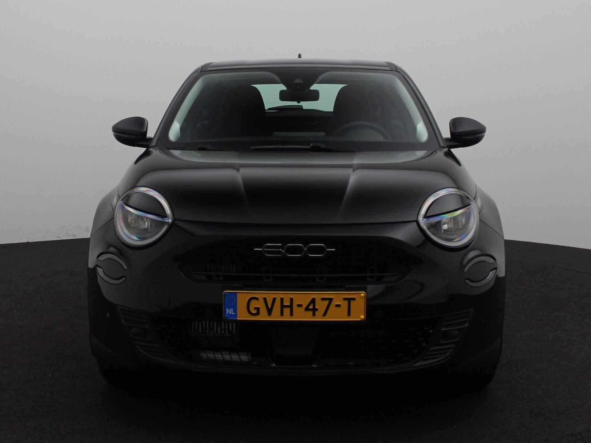 Fiat 600 1.2 Hybrid 136 Urban | Parkeercamera Achter | Parkeersensoren Voor + Achter | Apple Carplay & Android Auto | LED Koplampen | - 3/24