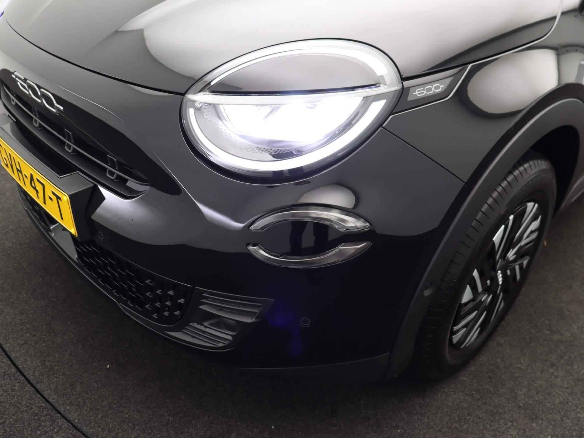 Fiat 600 1.2 Hybrid 136 Urban | Parkeercamera Achter | Parkeersensoren Voor + Achter | Apple Carplay & Android Auto | LED Koplampen | - 13/24