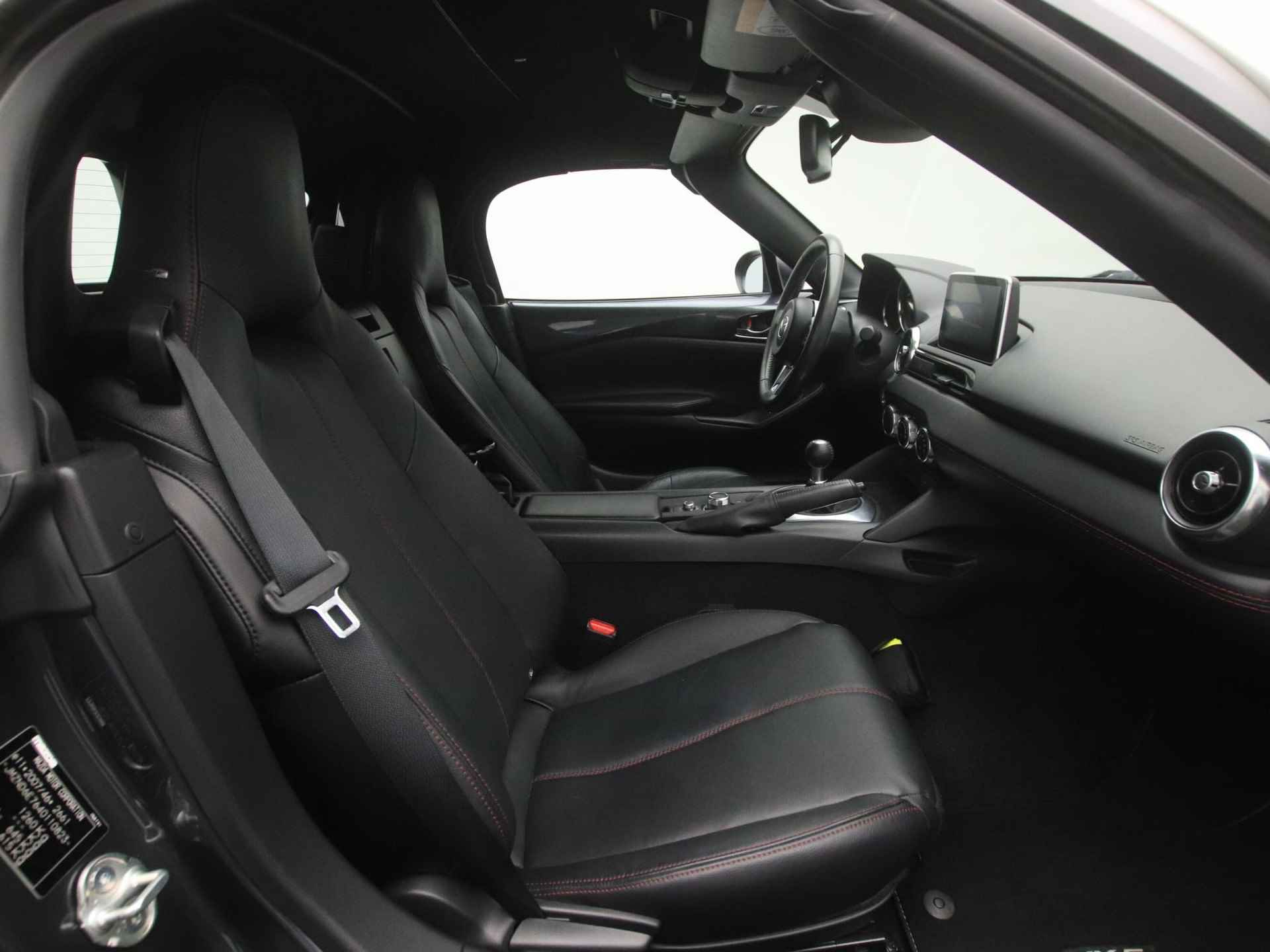 Mazda MX-5 Roadster 2.0 SkyActiv-G GT-M met Apple CarPlay en all-weather banden : dealer onderhouden - 24/50