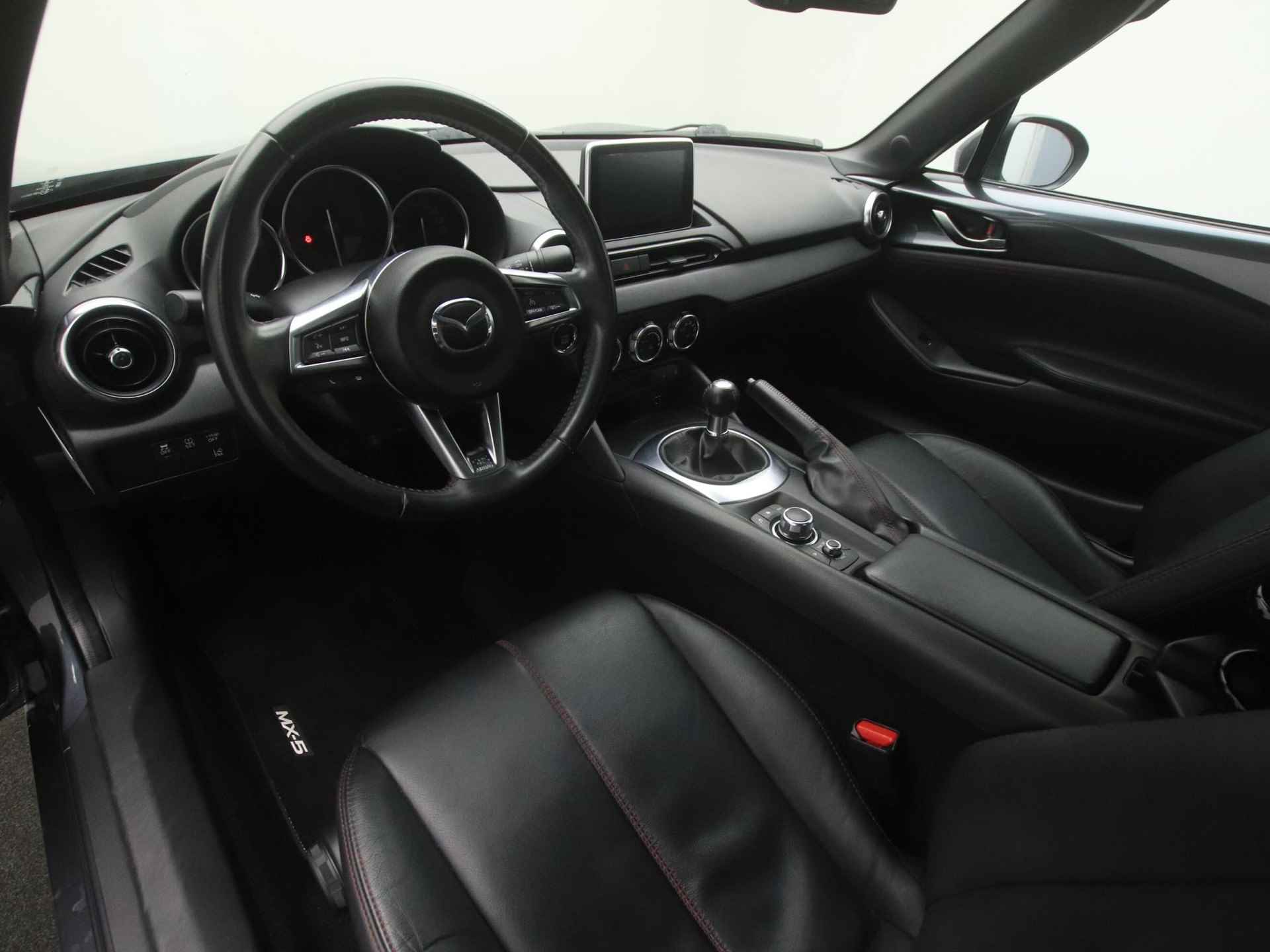 Mazda MX-5 Roadster 2.0 SkyActiv-G GT-M met Apple CarPlay en all-weather banden : dealer onderhouden - 25/50