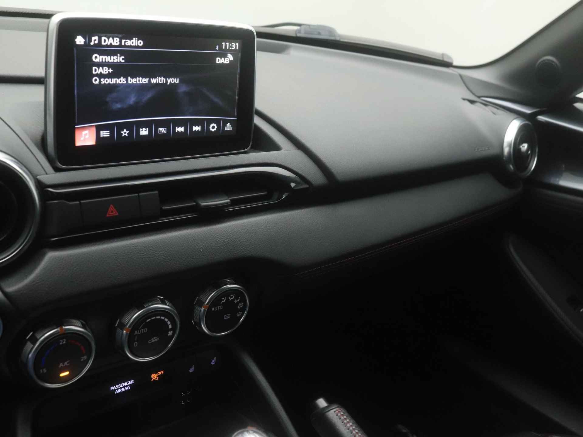 Mazda MX-5 Roadster 2.0 SkyActiv-G GT-M met Apple CarPlay en all-weather banden : dealer onderhouden - 33/50