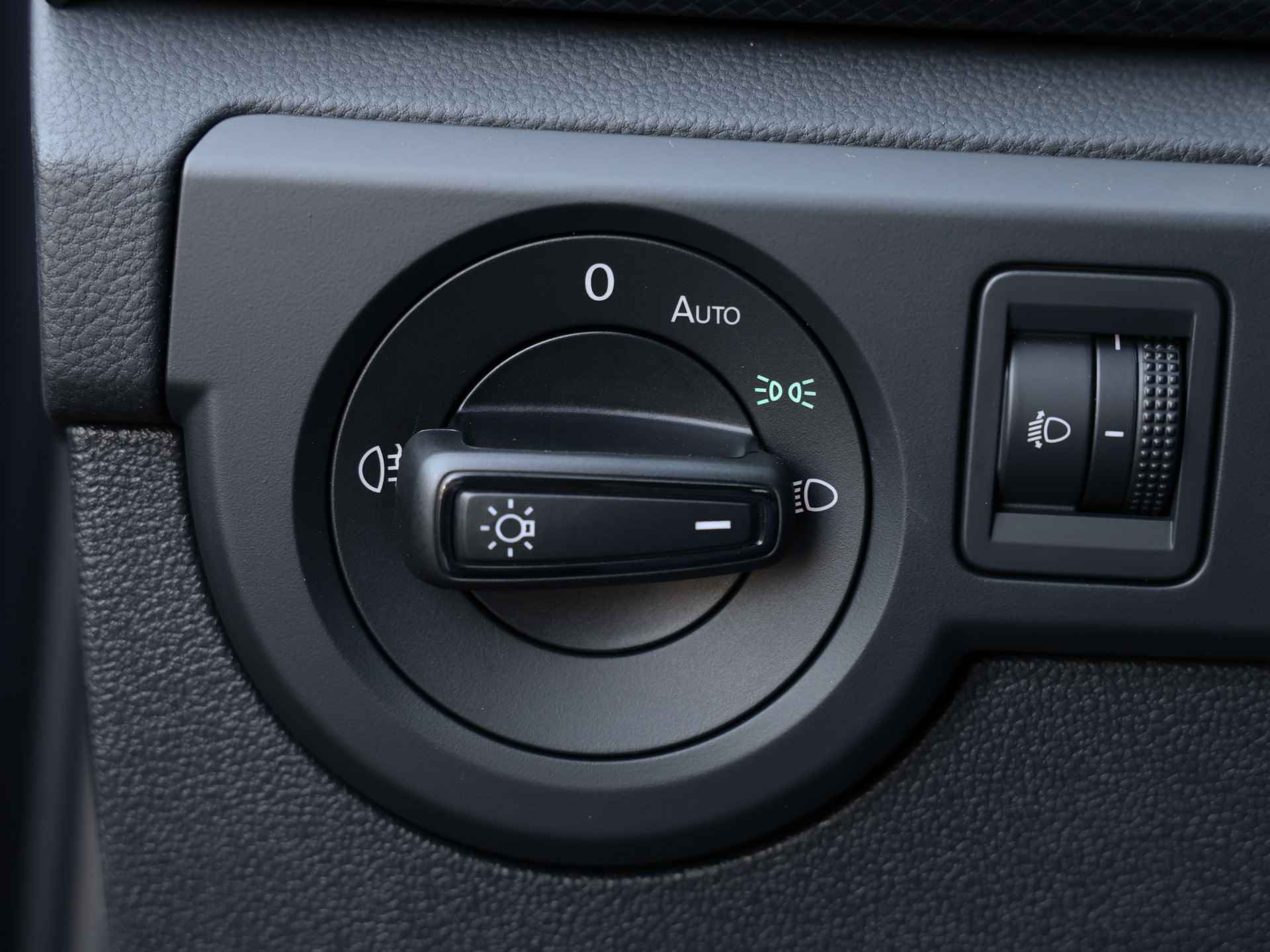 Volkswagen T-Cross 1.0 TSI Life Edition | Navigatie | Camera | Keyless | Stoelverwarming | - 32/41