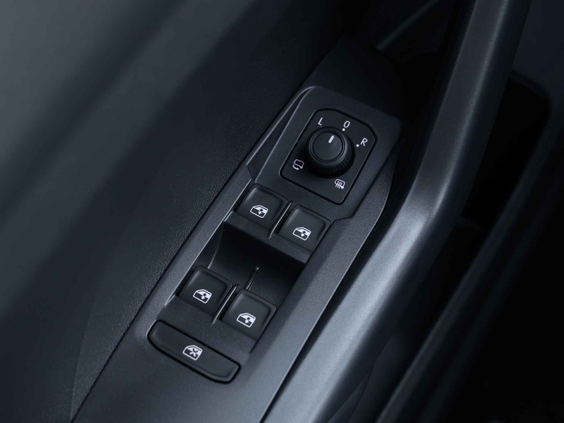 Volkswagen T-Cross 1.0 TSI Life Edition | Navigatie | Camera | Keyless | Stoelverwarming | - 34/41