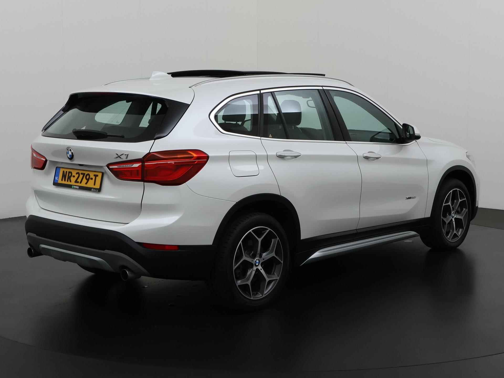 BMW X1 xDrive20i High Executive | Panoramadak | Camera | Elek. Achterklep | Zondag Open! - 4/41