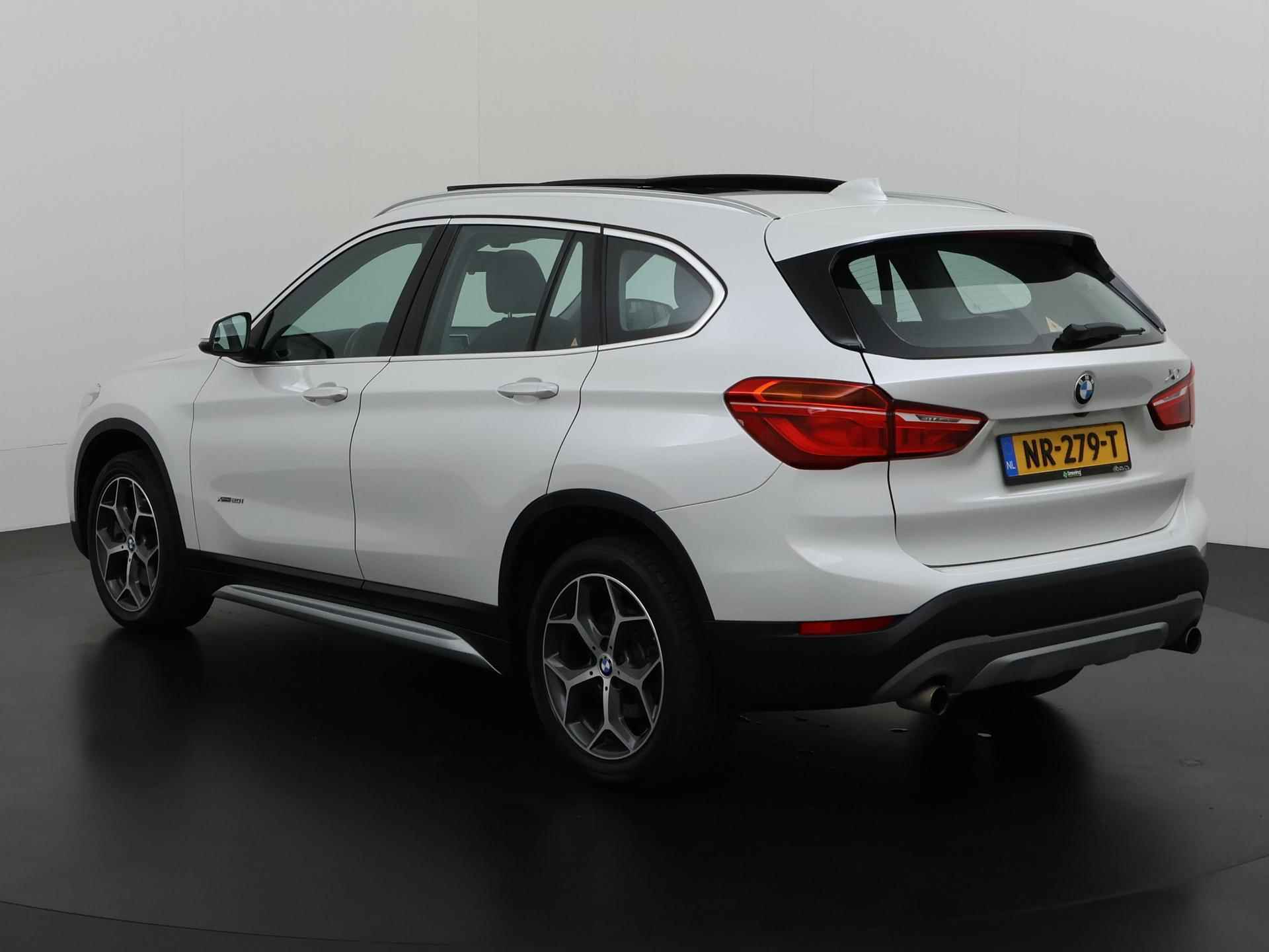 BMW X1 xDrive20i High Executive | Panoramadak | Camera | Elek. Achterklep | Zondag Open! - 6/41