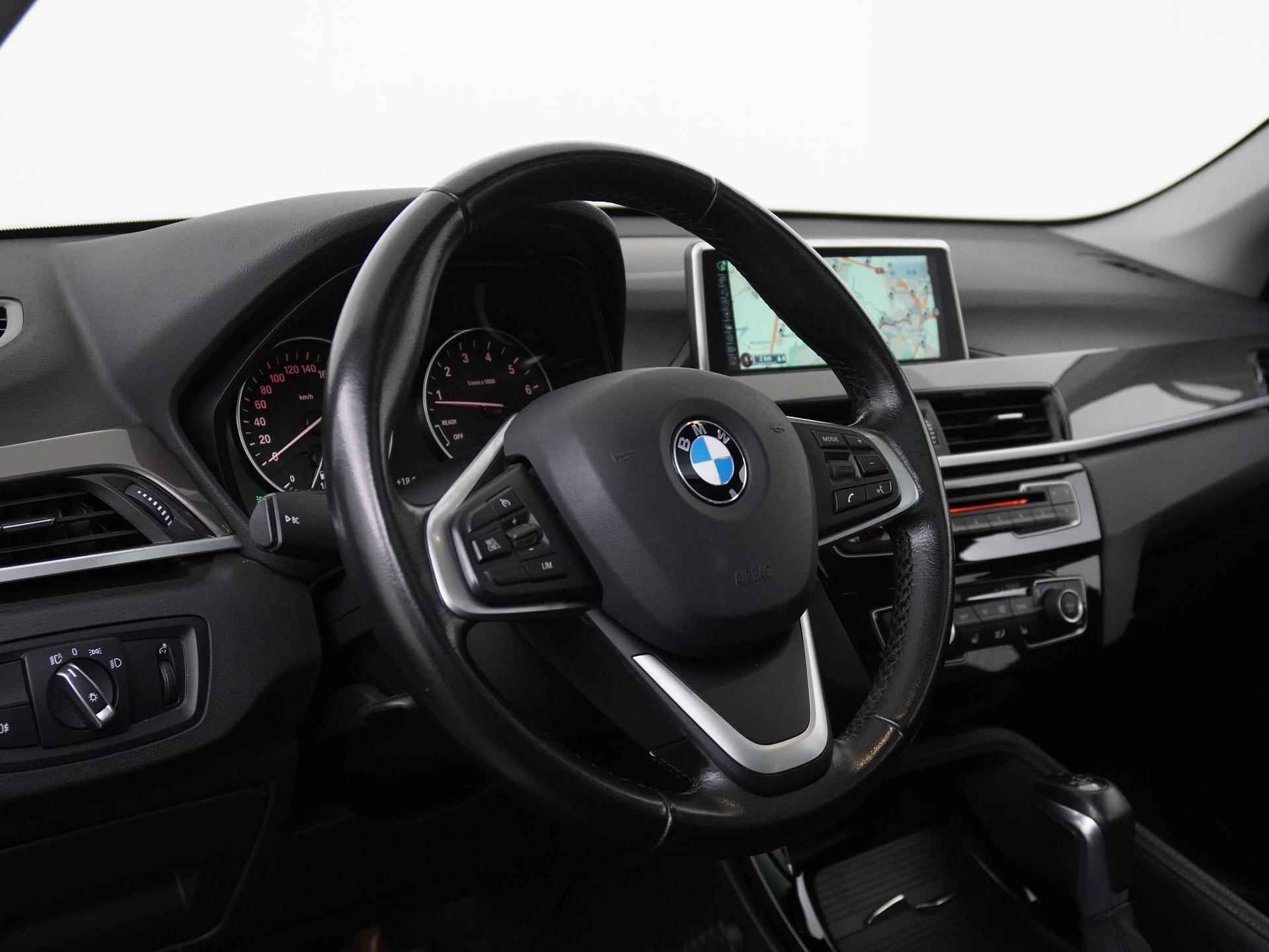 BMW X1 xDrive20i High Executive | Panoramadak | Camera | Elek. Achterklep | Zondag Open! - 35/41