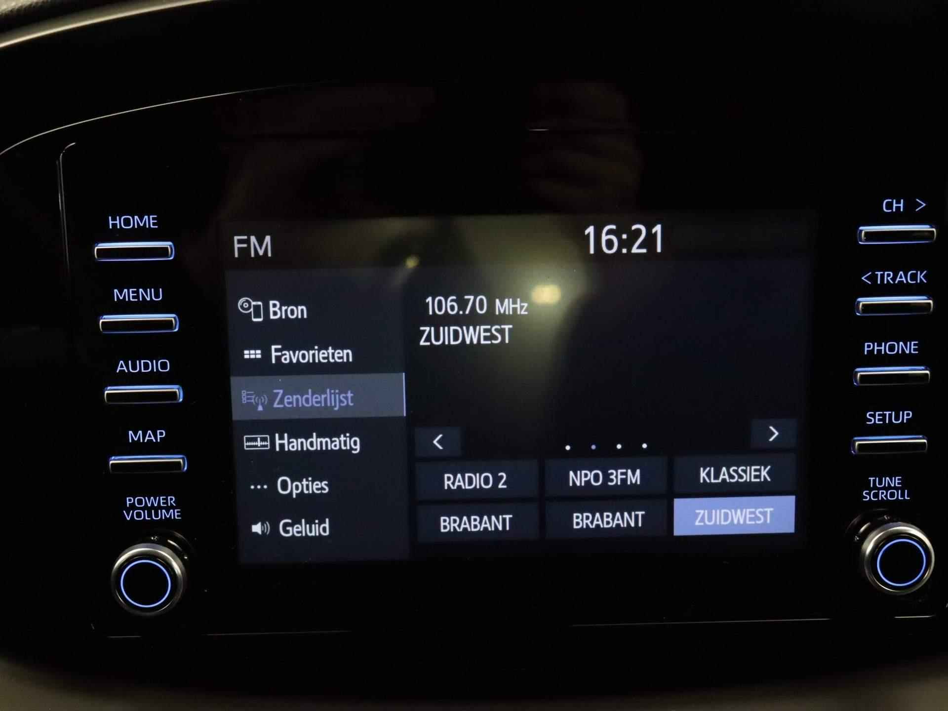 Toyota Aygo X 1.0 VVT-i MT play DEMONSTRATIE MODEL - APPLE CARPLAY/ANDROID AUTO - AIRCO - ACHTERUITRIJCAMERA - ADAPTIVE CRUISE CONTROL - 26/29