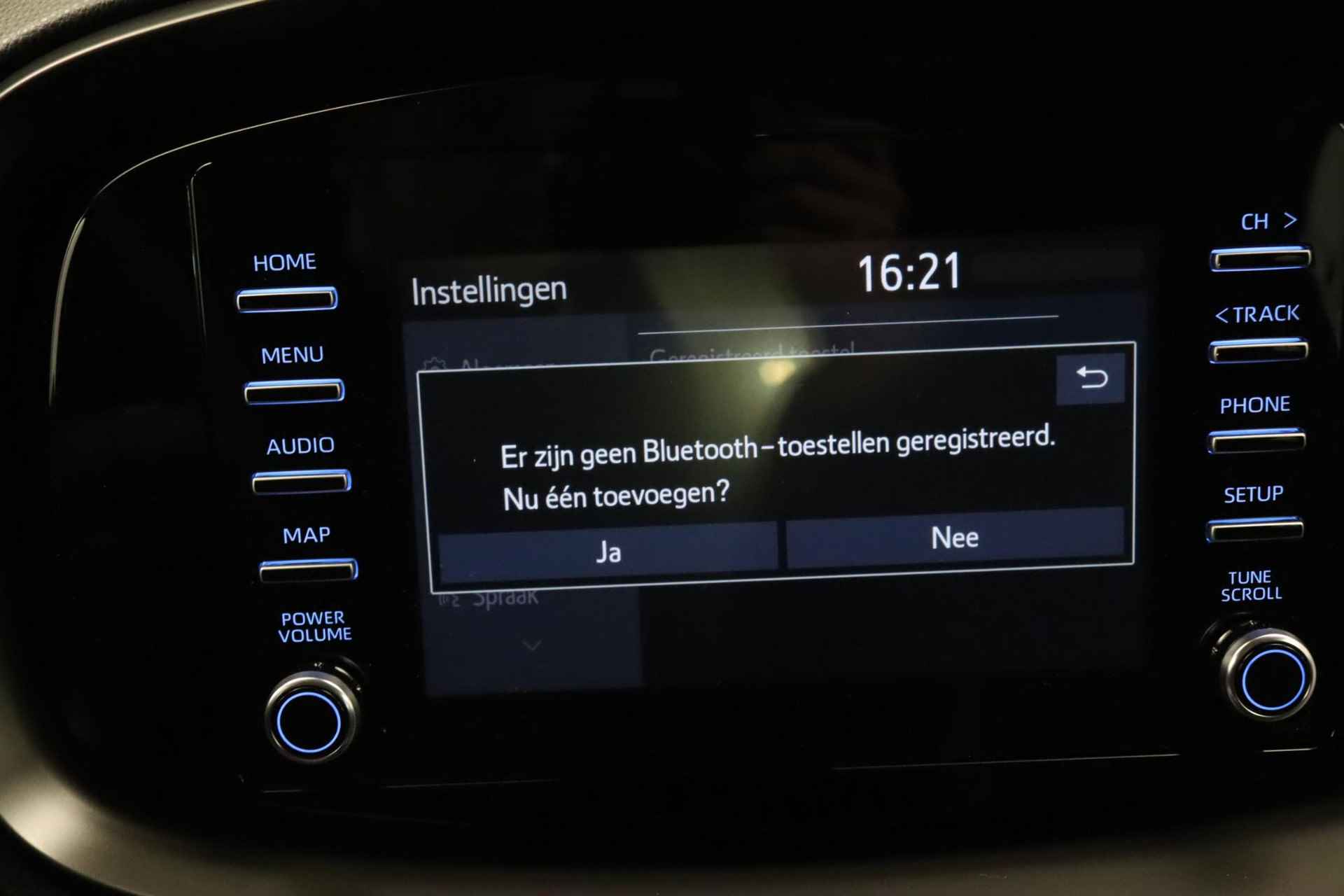 Toyota Aygo X 1.0 VVT-i MT play - ORIGINEEL NEDERLANDSE AUTO - APPLE CARPLAY/ANDROID AUTO - AIRCO - ACHTERUITRIJCAMERA - ADAPTIVE CRUISE CONTROL- 17 INCH WIELEN - 27/29