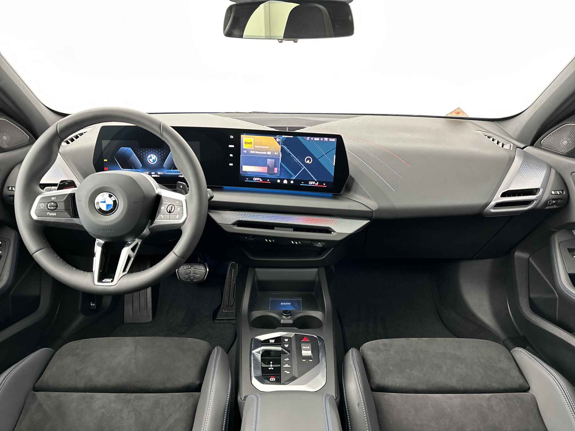 BMW 1-serie 120 | M Sportpakket Pro | Trekhaak met afneembare kogel | M Adaptief onderstel | Comfort Access | Glazen panoramadak | 	Elektrisch verstelbare stoelen | High-beam assistant | Harman-Kardon sound - 22/23