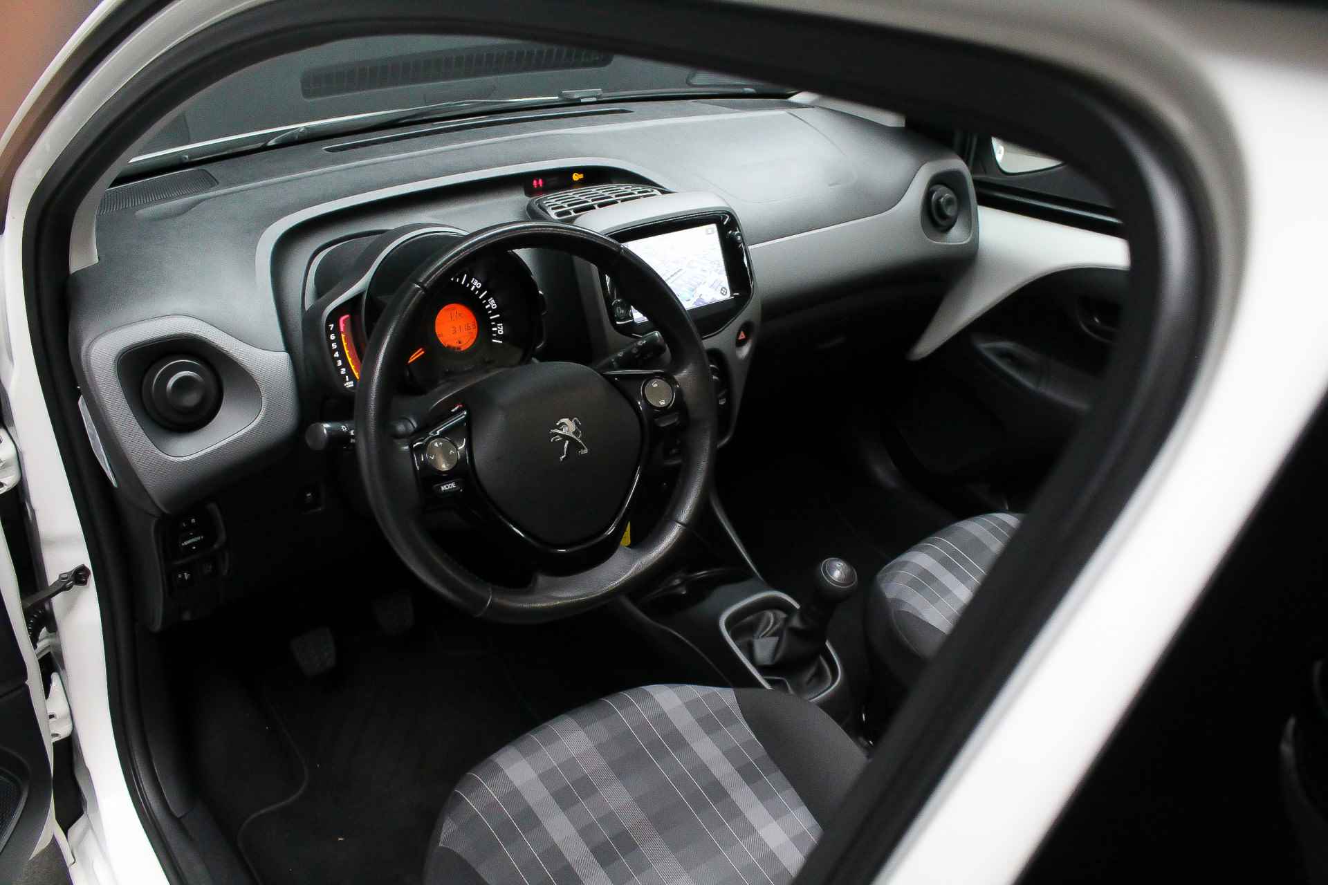 Peugeot 108 1.0 72pk e-VTi Active TOP! |cabriolet|Apple Carplay & Android Auto|schuifdak|parkeer camera|LED-dagrijverlichting|15"| - 4/29