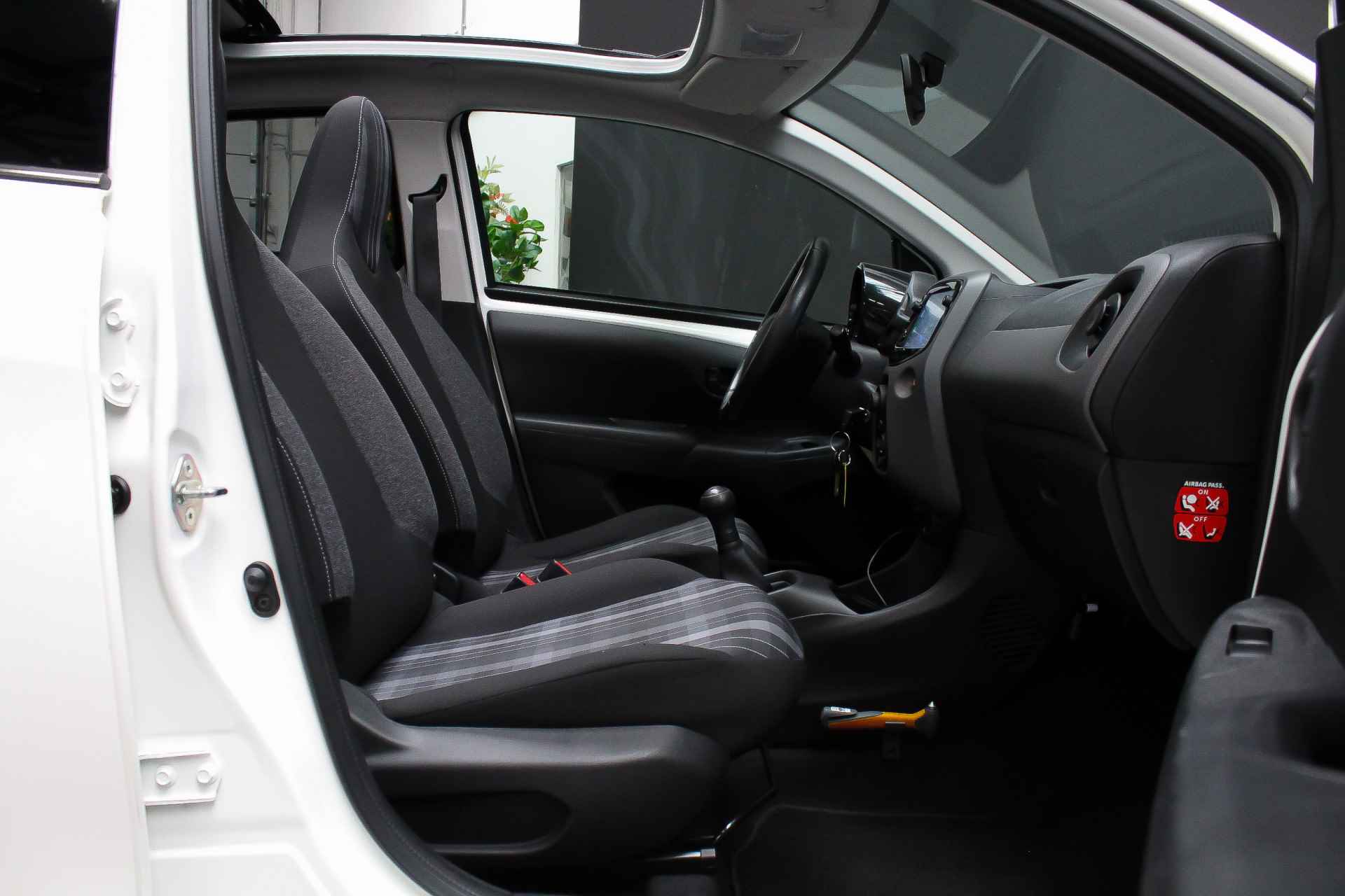 Peugeot 108 1.0 72pk e-VTi Active TOP! |cabriolet|Apple Carplay & Android Auto|schuifdak|parkeer camera|LED-dagrijverlichting|15"| - 22/29