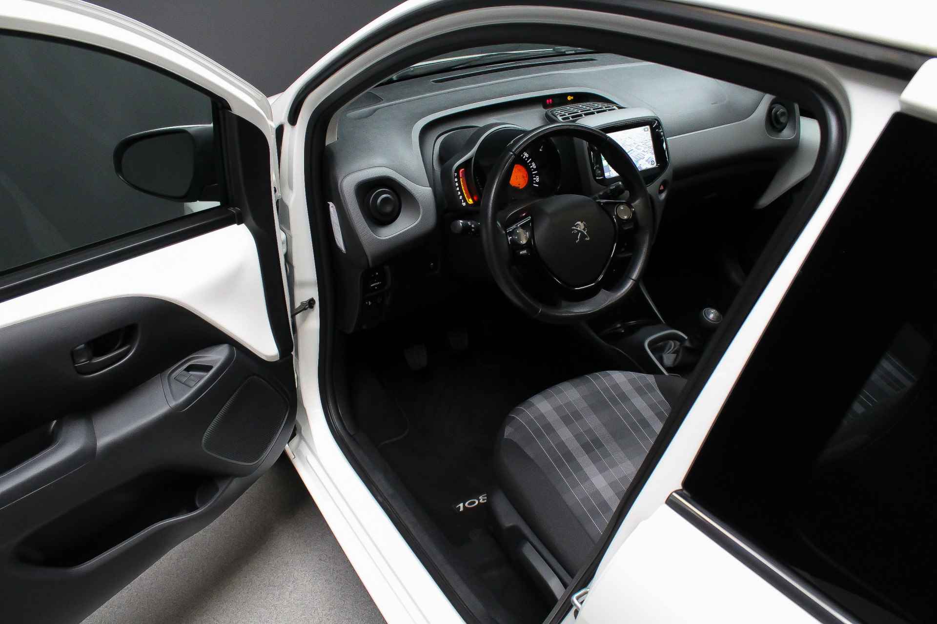 Peugeot 108 1.0 72pk e-VTi Active TOP! |cabriolet|Apple Carplay & Android Auto|schuifdak|parkeer camera|LED-dagrijverlichting|15"| - 24/29