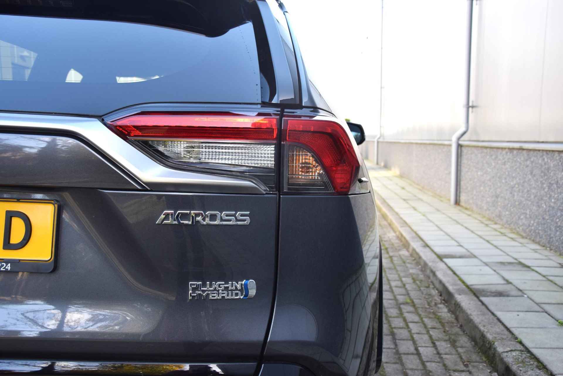 Suzuki Across 2.5 Plug-in Hybrid Style - 7/37