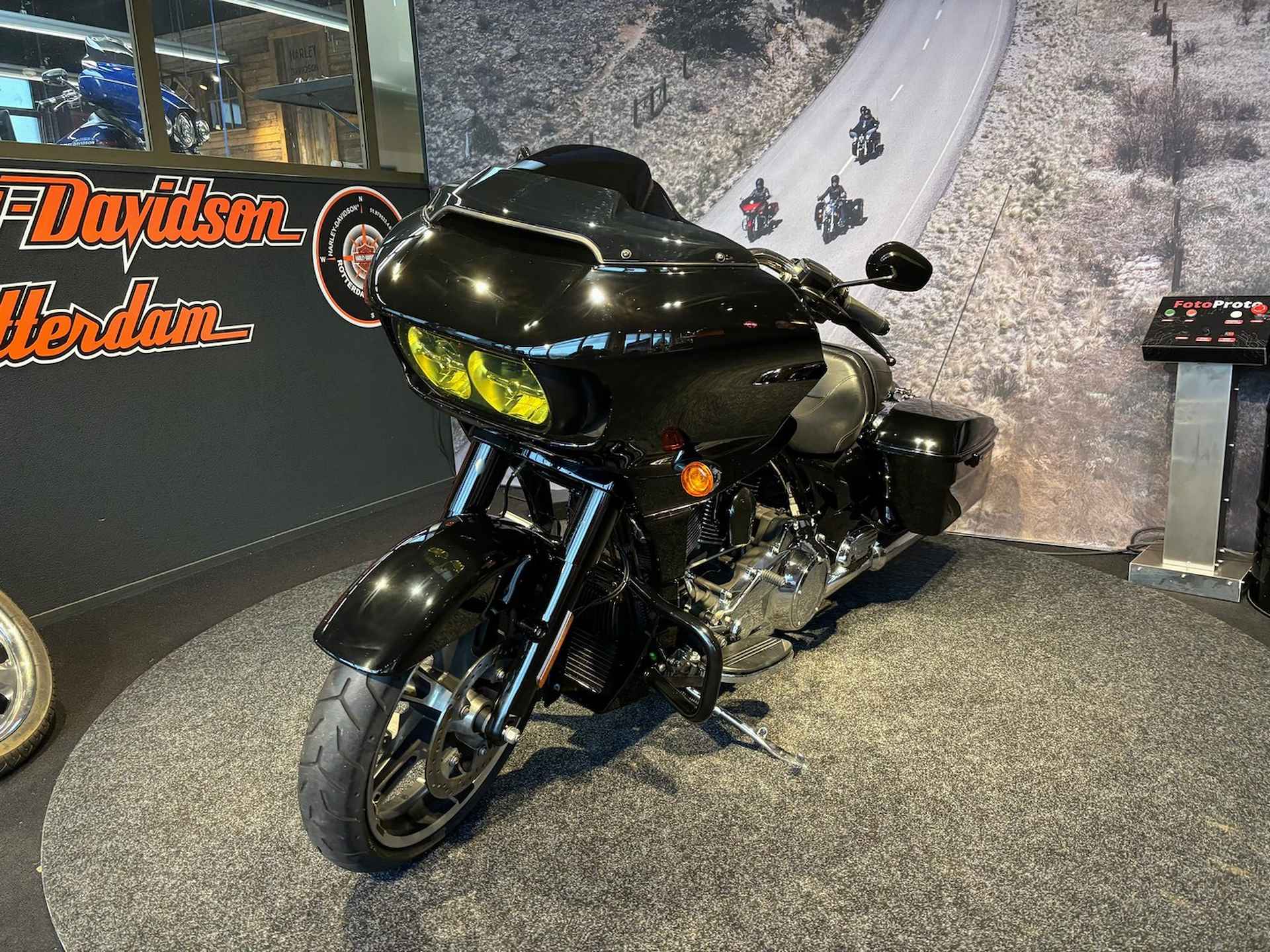 Harley-Davidson FLTRXS ROAD GLIDE SPECIAL 107 - 4/9