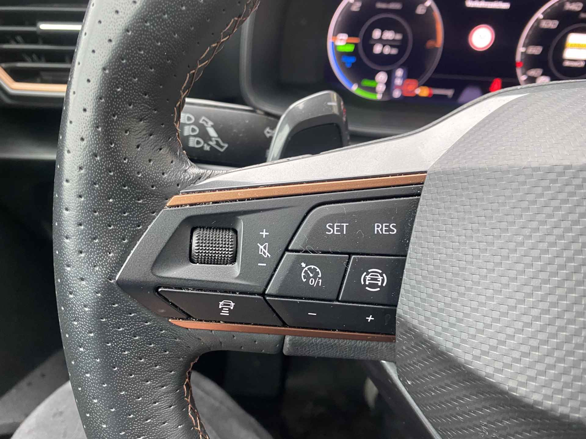 CUPRA Formentor 1.4 e-Hybrid Performance / AUTOMAAT/ TREKHAAK/ CAMERA/ PARK. SENSOREN/ LED/ DODE HOEK/ MEMORY SEATS/ KEYLESS/ STOEL EN STUUR VERWARM./ ADAPT. CRUISE/ APP CONNECT/ NAVI/ CLIMA/ DAB/ - 8/27