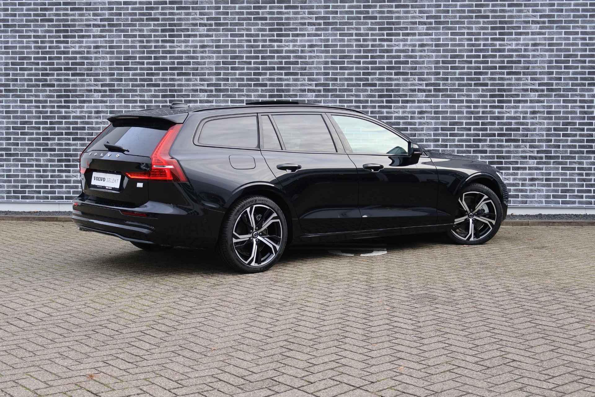 Volvo V60 2.0 T8 Recharge AWD Ultimate Bright | Panoramadak | Rondomzicht camera | Adaptieve Cruise Control - 5/29