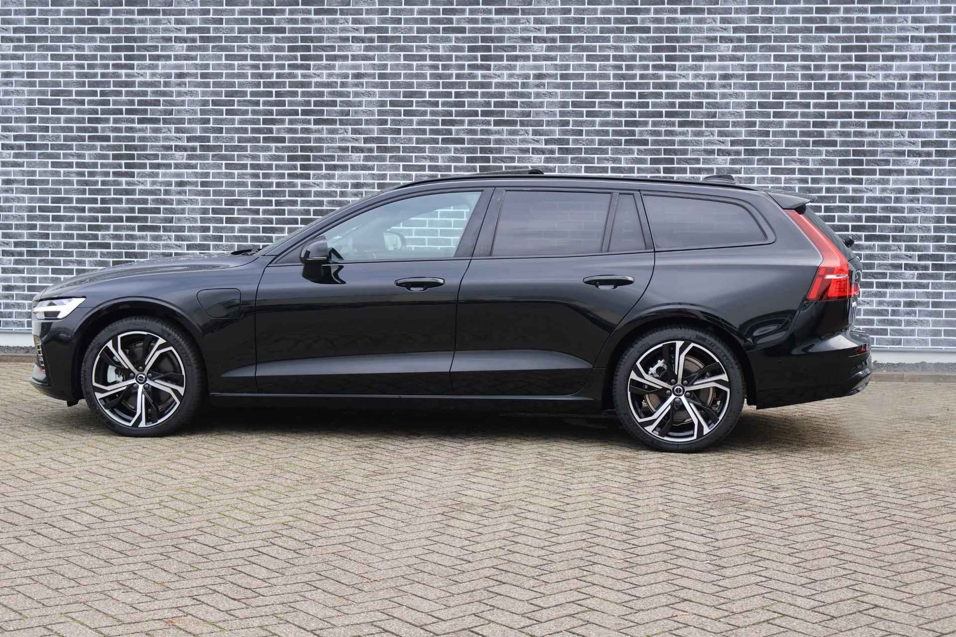 Volvo V60 2.0 T8 Recharge AWD Ultimate Bright | Panoramadak | Rondomzicht camera | Adaptieve Cruise Control - 7/29