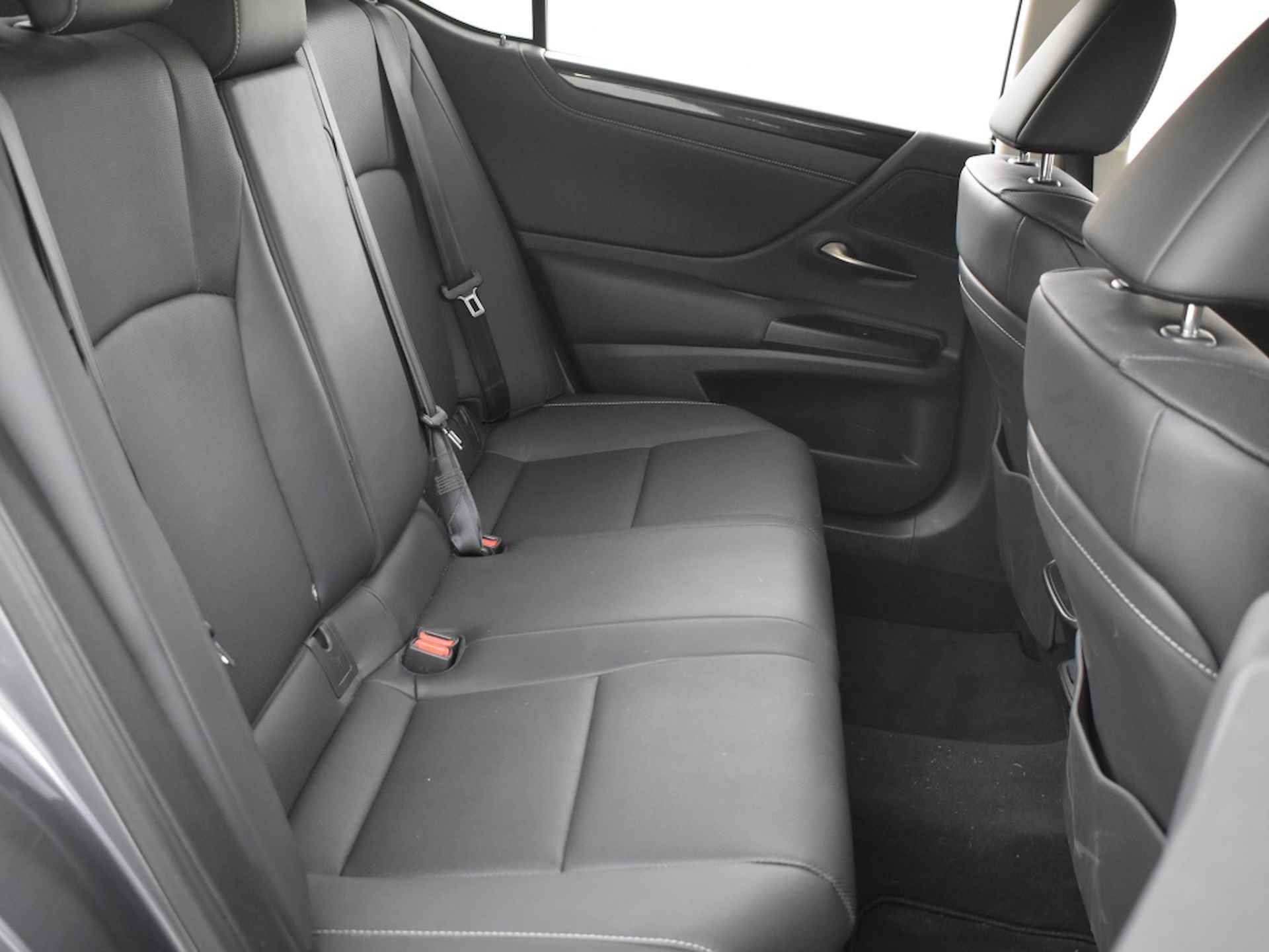 Lexus ES 300h Preference Line Business | Navi | Leder | BSM - 16/33