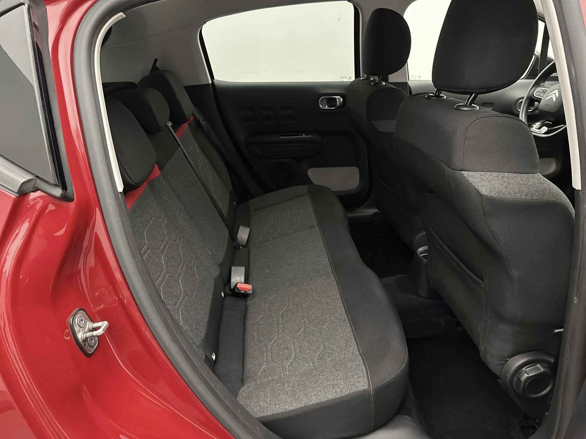 Citroen C3 Shine 110 pk Automaat | Navigatie | Achteruitrijcamera | Parkeersensoren Voor en Achter | Comfortstoelen | LED Dagrijverlichting | Dodehoek Detectie | Lederen Stuurwiel en Versnellingspook | Climate Control | Cruise Control | 16" Lichtmetalen Velgen | Apple Carplay/Android Auto | - 14/32