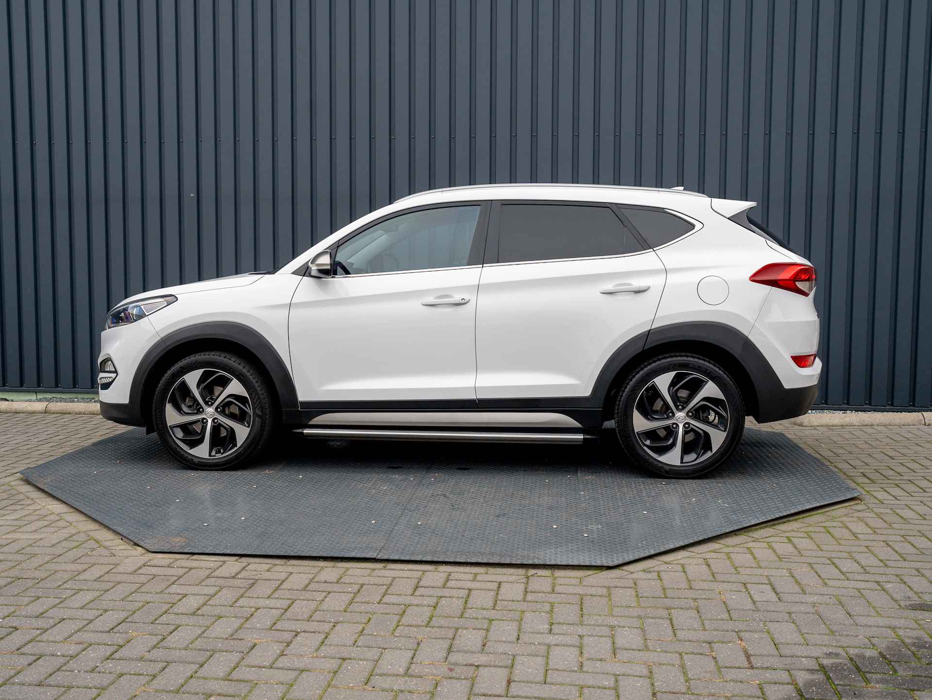 Hyundai Tucson 1.6 GDi Comfort | Leder | Stoelverwarming | Xenon | Camera | PDC V&A | Prijs Rijklaar!! - 4/42