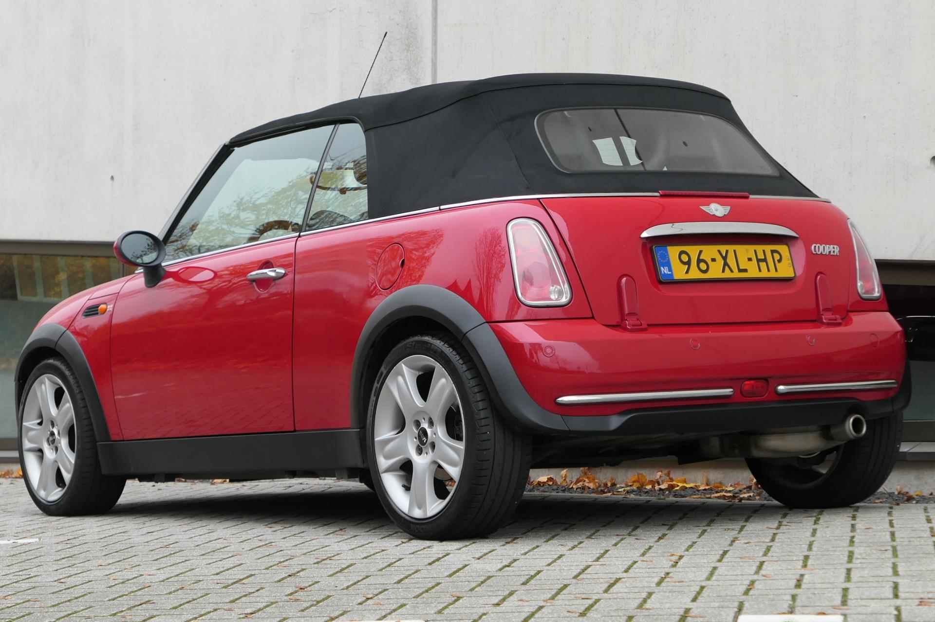 Mini Mini Cabrio 1.6 Cooper Chili Cruise NAP Clima Stoelverw Youngtimer - 4/24