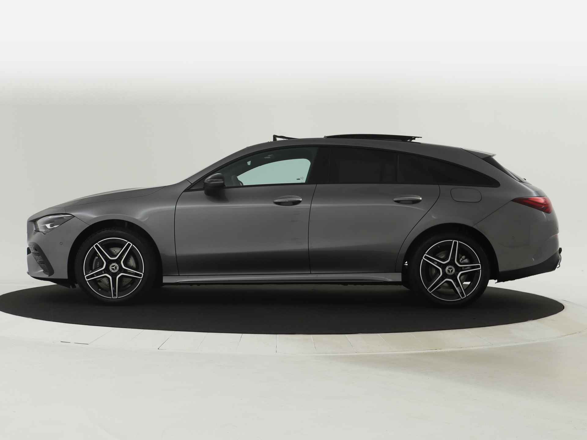 Mercedes-Benz CLA-Klasse Shooting Brake 250 e Star Edition AMG Line | Nightpakket | Trekhaak | KEYLESS GO-comfortpakket | EASY PACK achterklep | USB pakket plus | Dodehoekassistent | Antidiefstalpakket GUARD 360° Plus | - 5/40