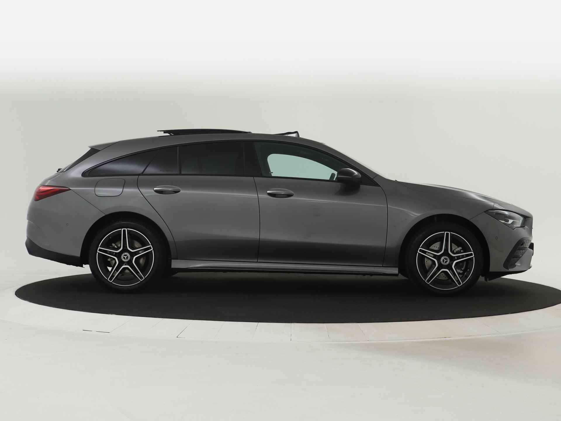 Mercedes-Benz CLA-Klasse Shooting Brake 250 e Star Edition AMG Line | Nightpakket | Trekhaak | KEYLESS GO-comfortpakket | EASY PACK achterklep | USB pakket plus | Dodehoekassistent | Antidiefstalpakket GUARD 360° Plus | - 13/40