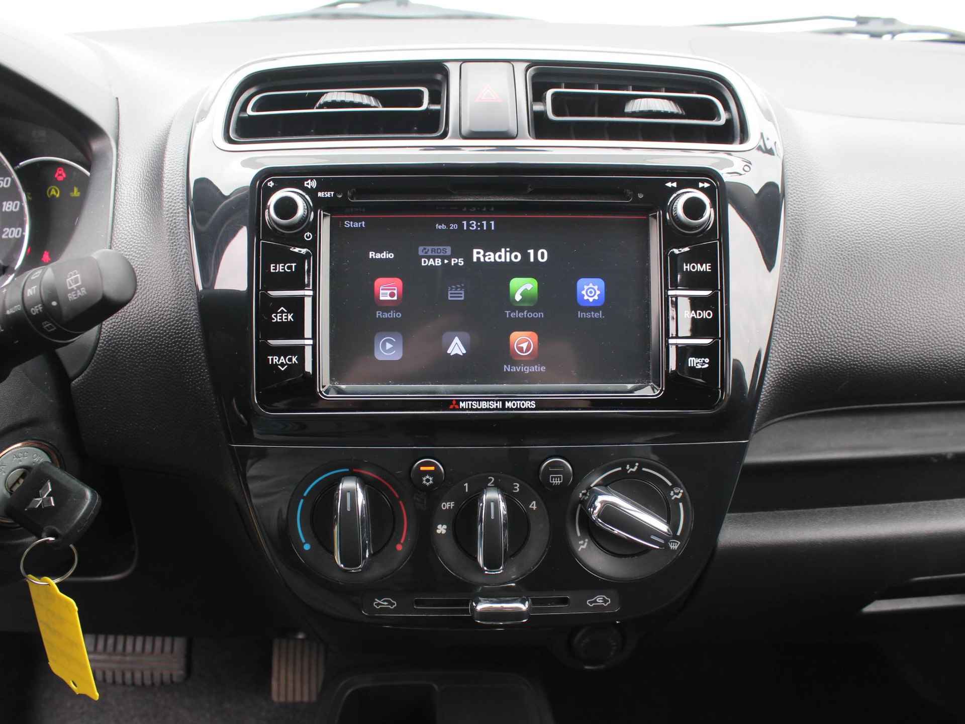 Mitsubishi Space Star 1.2 Instyle AUTOMAAT / Navigatie + Apple Carplay/Android Auto / Stoelverwarming Voor / Bluetooth / 15" Lichtmetalen Velgen / Airco / - 24/35