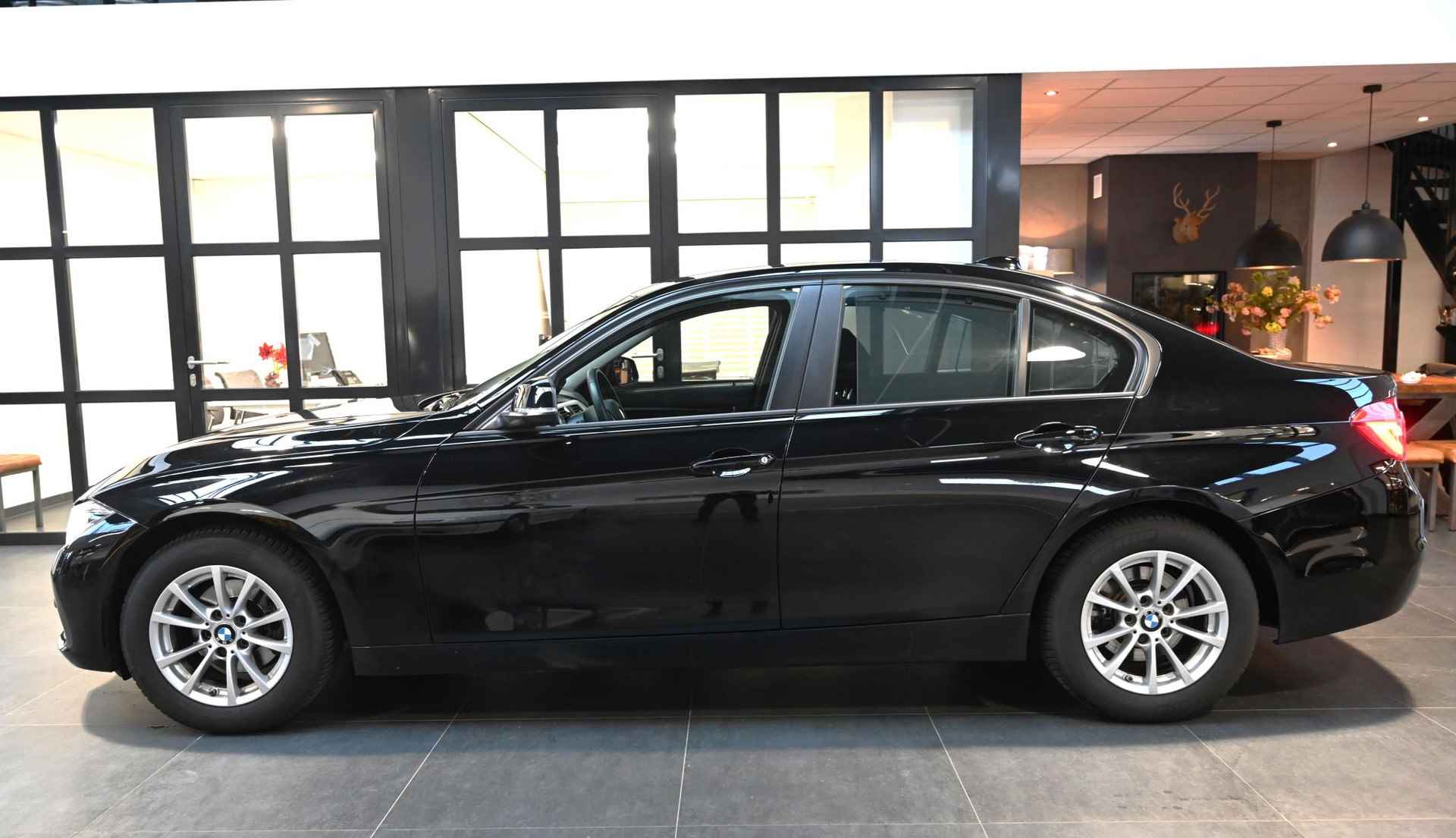 BMW 3-serie 318i automaat Corporate Lease Executive BTW *KIWA/SCM gecertificeerd alarm* - 2/43