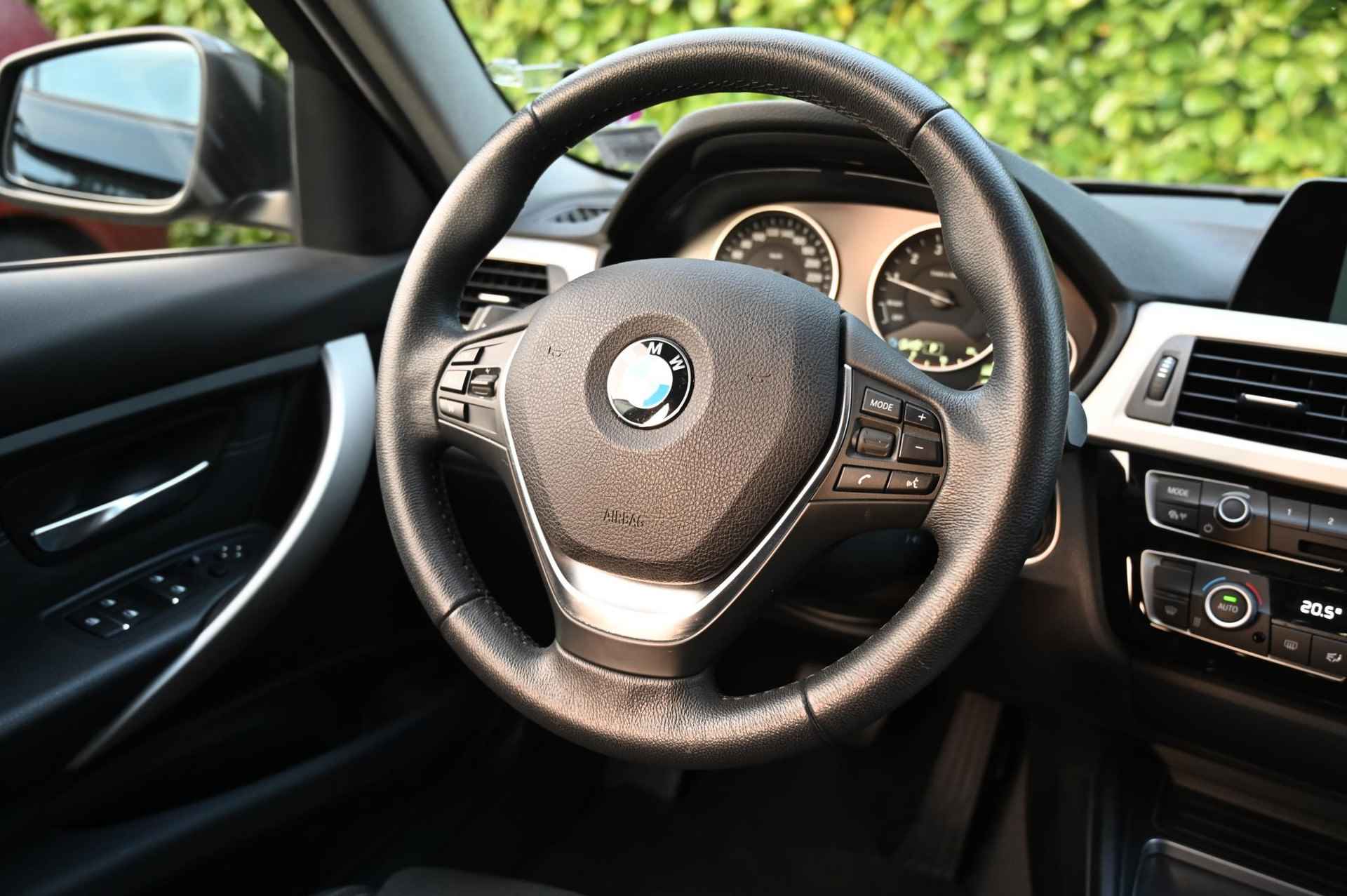 BMW 3-serie 318i automaat Corporate Lease Executive BTW *KIWA/SCM gecertificeerd alarm* - 16/43