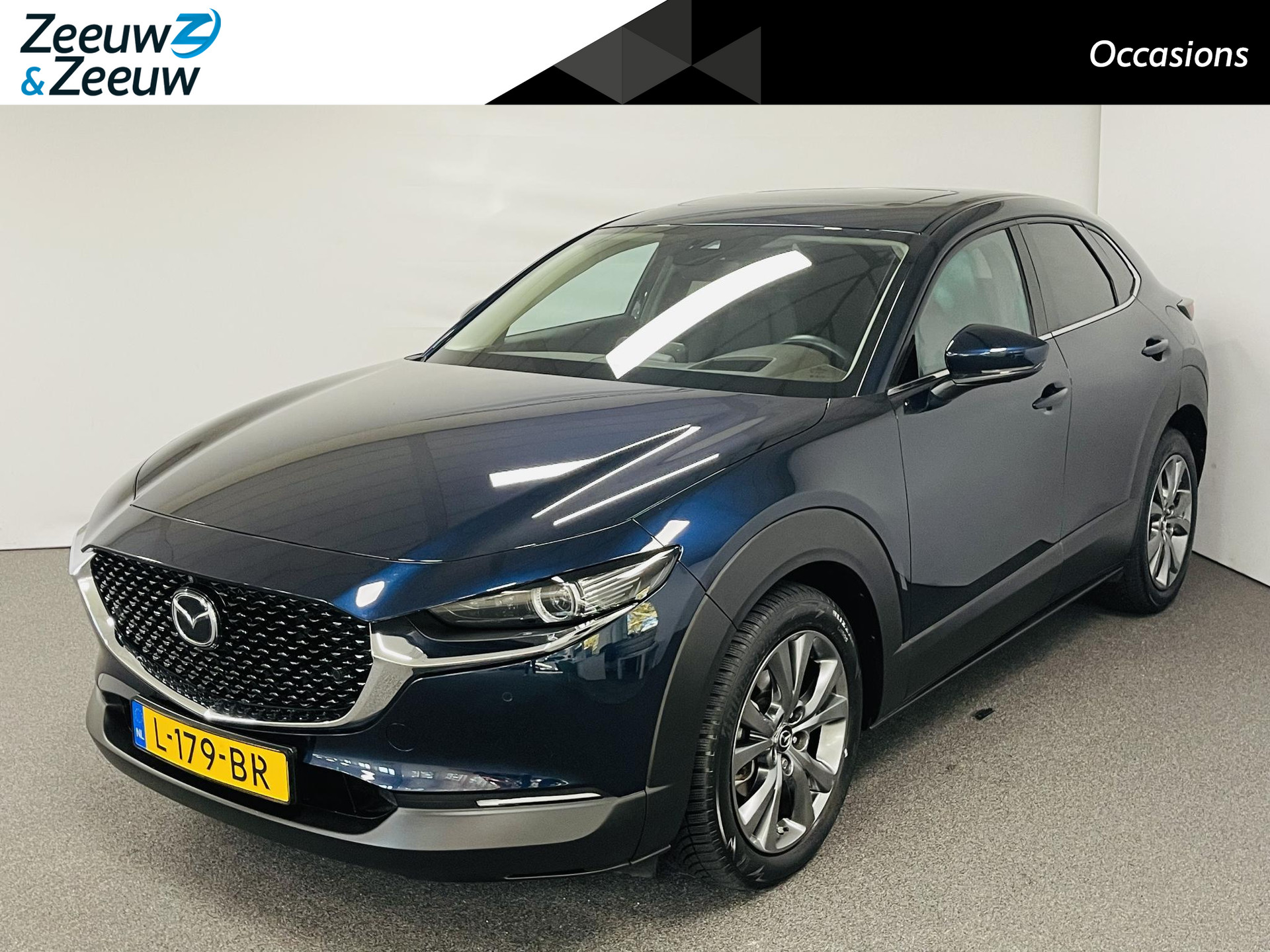 Mazda CX-30 2.0 e-SkyActiv-X M Hybrid Luxury AUTOMAAT  Airco camera parkeersensoren schuifkanteldak adaptieve cruise controle met stuur correctie electrische kofferklep navi applae carplay android auto zeer mooie auto pas 22000 km