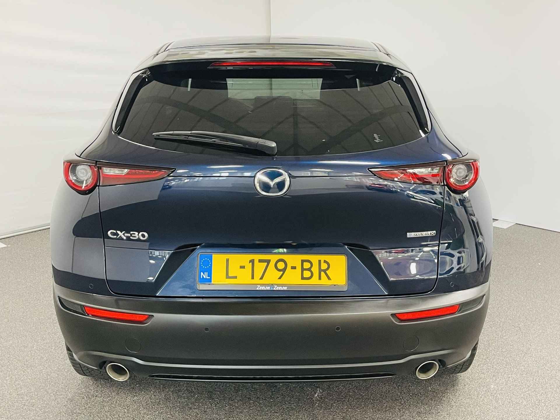 Mazda CX-30 2.0 e-SkyActiv-X M Hybrid Luxury AUTOMAAT  Airco camera parkeersensoren schuifkanteldak adaptieve cruise controle met stuur correctie electrische kofferklep navi applae carplay android auto zeer mooie auto pas 22000 km - 4/26