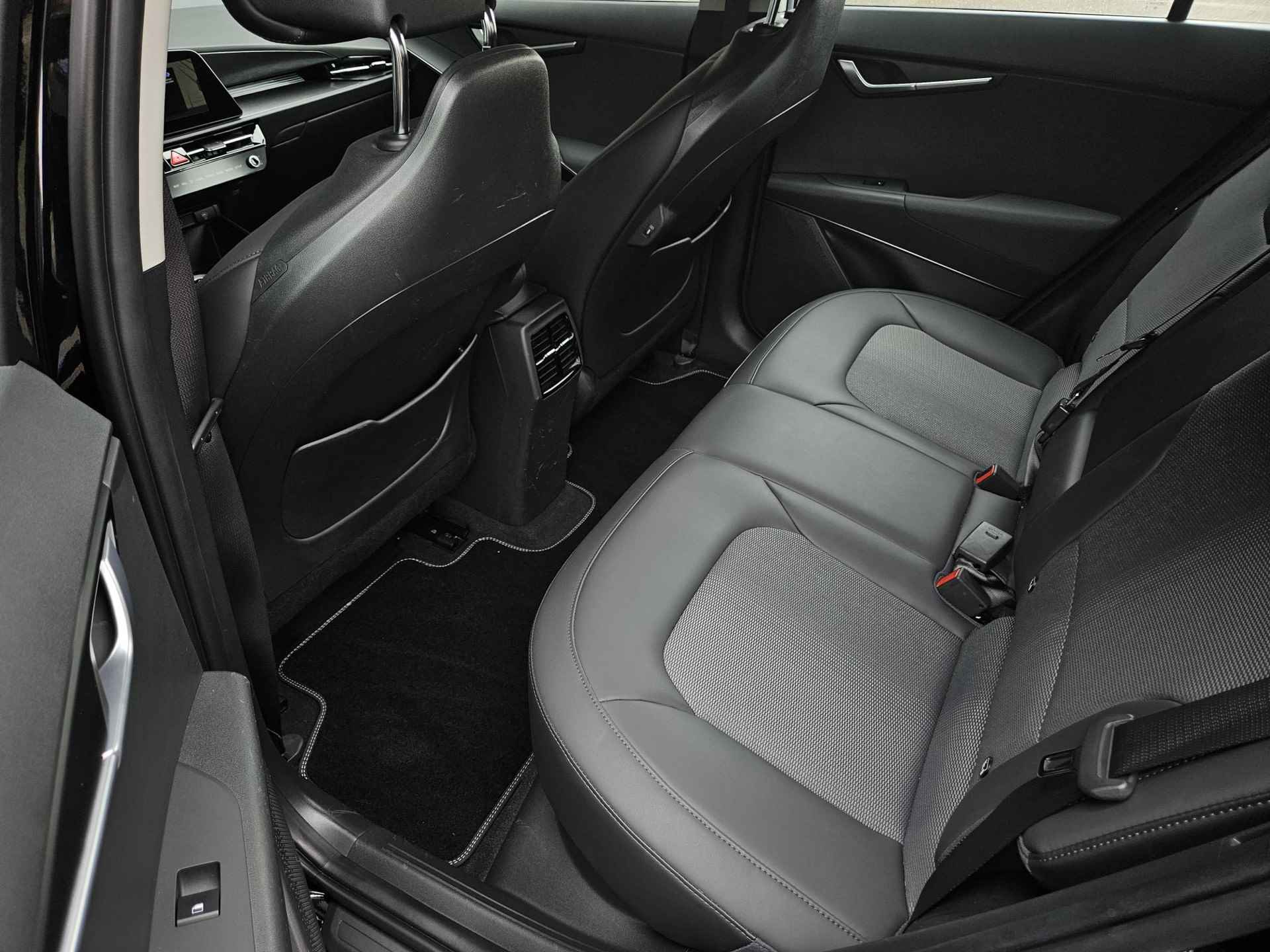 Kia Niro EV DynamicLine 64.8 kWh Navi | Clima | Carplay/Android auto | Lichtmetalen velgen | LED | - 23/28