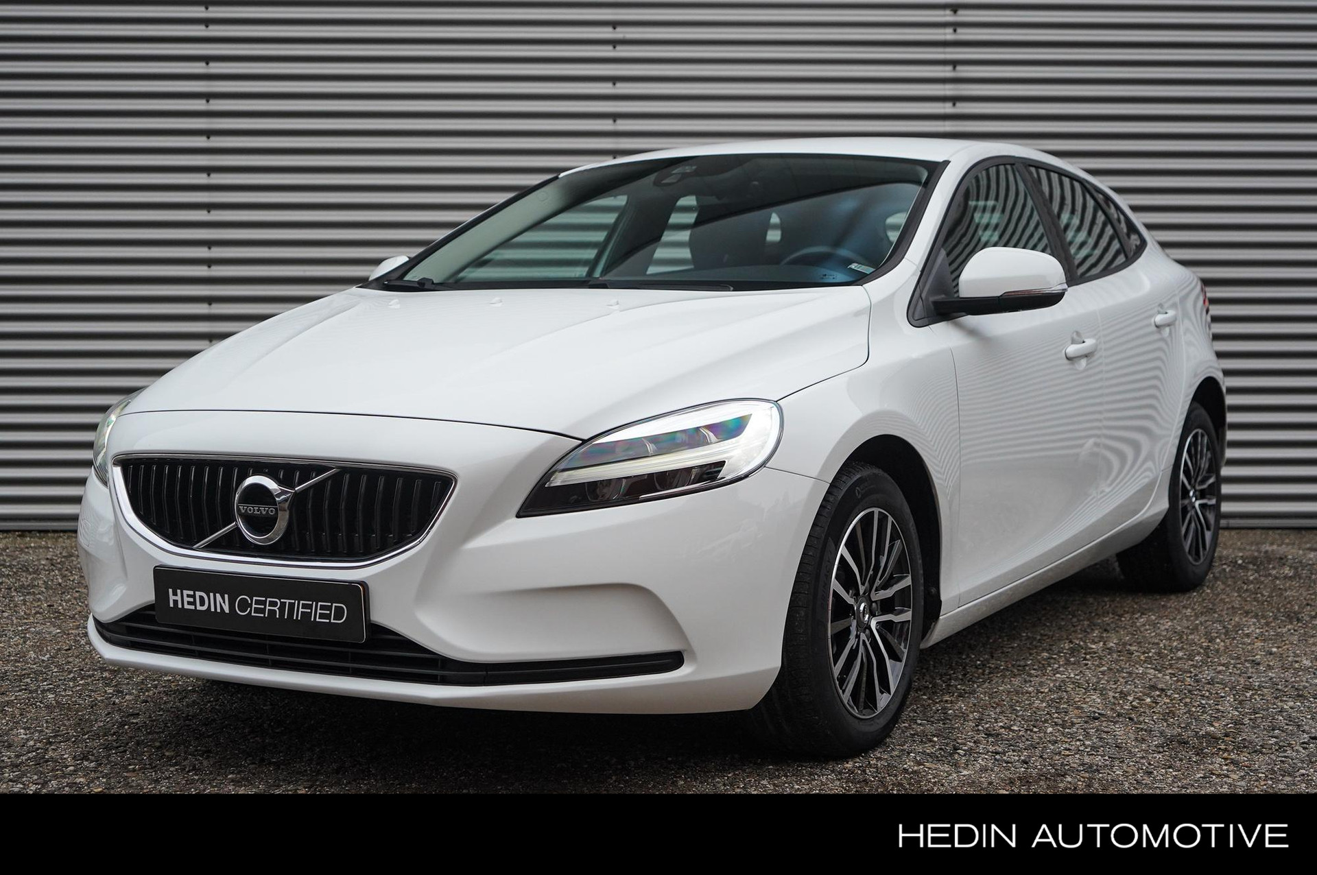 Volvo V40 T2 Polar+ AUT. | Stoelverwarming | PDC | Climate | Led Koplampen | 16 inch |