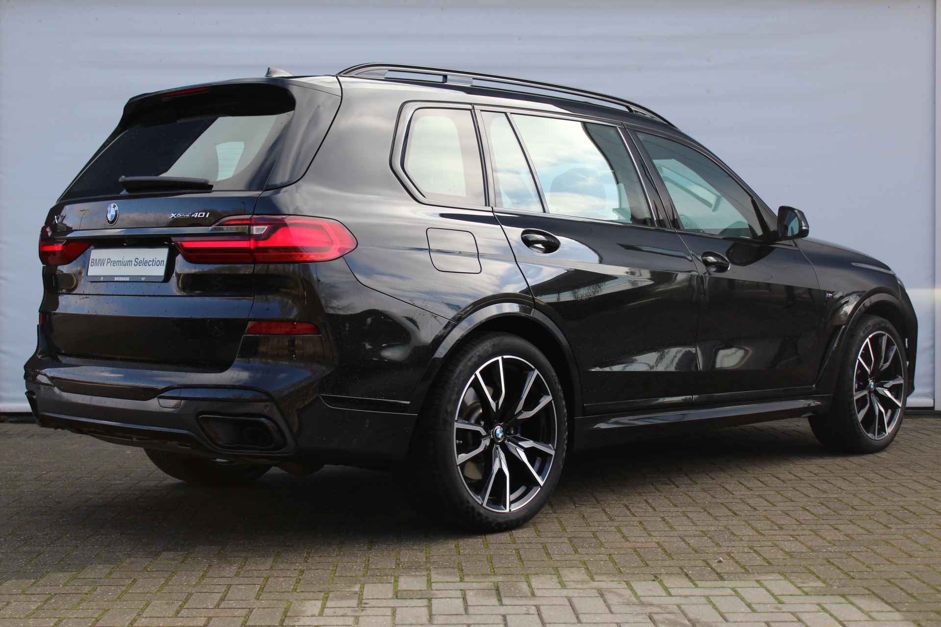 BMW X7 xDrive40i High Executive M Sport Automaat / Panoramadak Sky Lounge / Trekhaak / Laserlight / Head-Up / Parking Assistant Plus / Live Cockpit Professional / Stoelverwarming voor + achter - 4/35