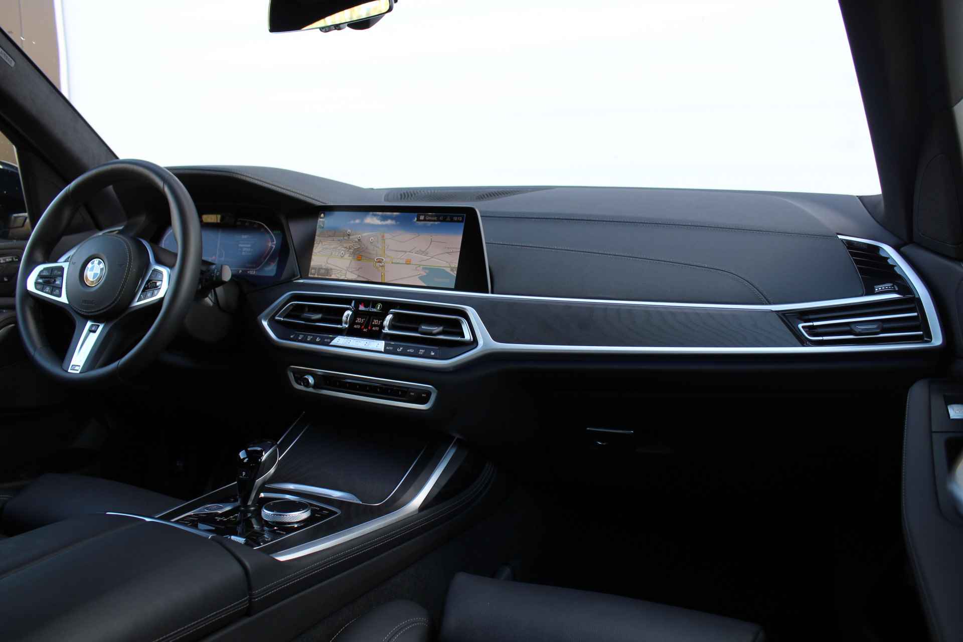 BMW X7 xDrive40i High Executive M Sport Automaat / Panoramadak Sky Lounge / Trekhaak / Laserlight / Head-Up / Parking Assistant Plus / Live Cockpit Professional / Stoelverwarming voor + achter - 7/35