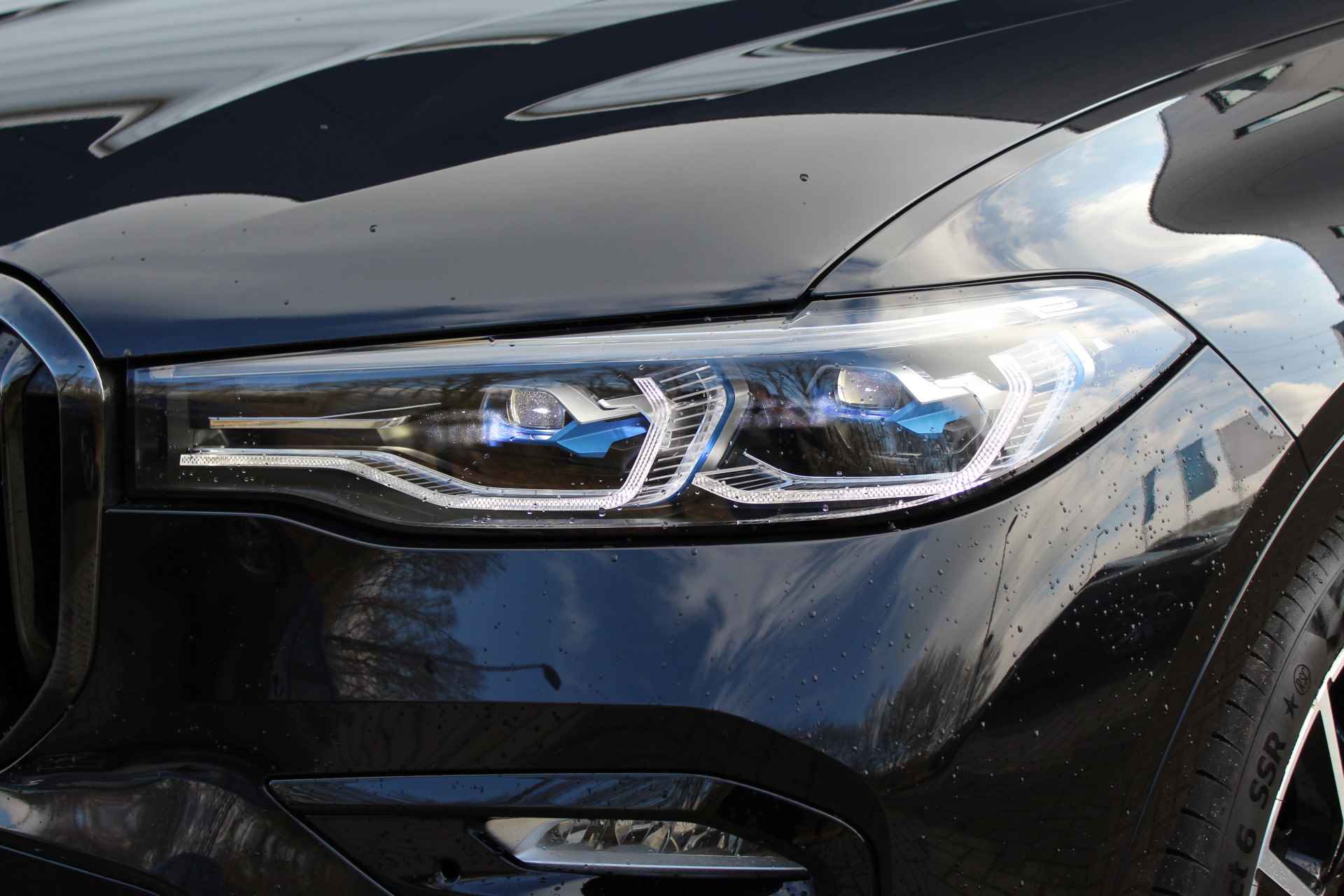 BMW X7 xDrive40i High Executive M Sport Automaat / Panoramadak Sky Lounge / Trekhaak / Laserlight / Head-Up / Parking Assistant Plus / Live Cockpit Professional / Stoelverwarming voor + achter - 15/35