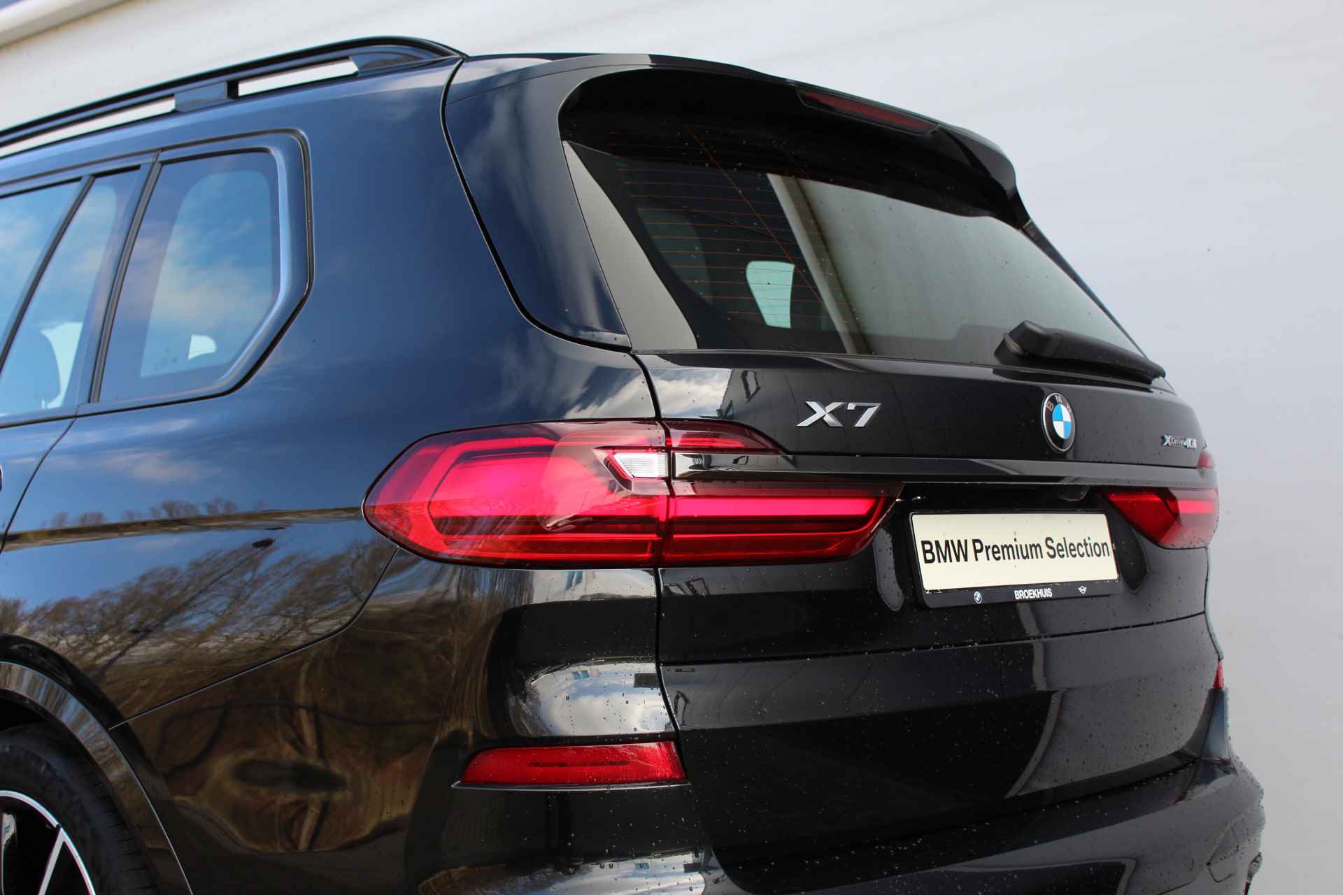 BMW X7 xDrive40i High Executive M Sport Automaat / Panoramadak Sky Lounge / Trekhaak / Laserlight / Head-Up / Parking Assistant Plus / Live Cockpit Professional / Stoelverwarming voor + achter - 17/35
