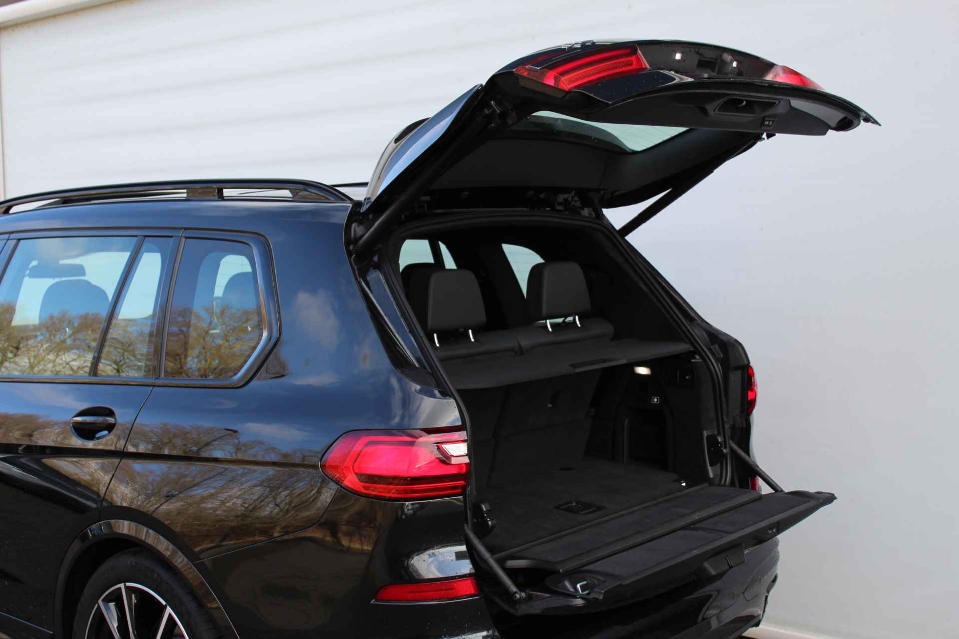 BMW X7 xDrive40i High Executive M Sport Automaat / Panoramadak Sky Lounge / Trekhaak / Laserlight / Head-Up / Parking Assistant Plus / Live Cockpit Professional / Stoelverwarming voor + achter - 23/35
