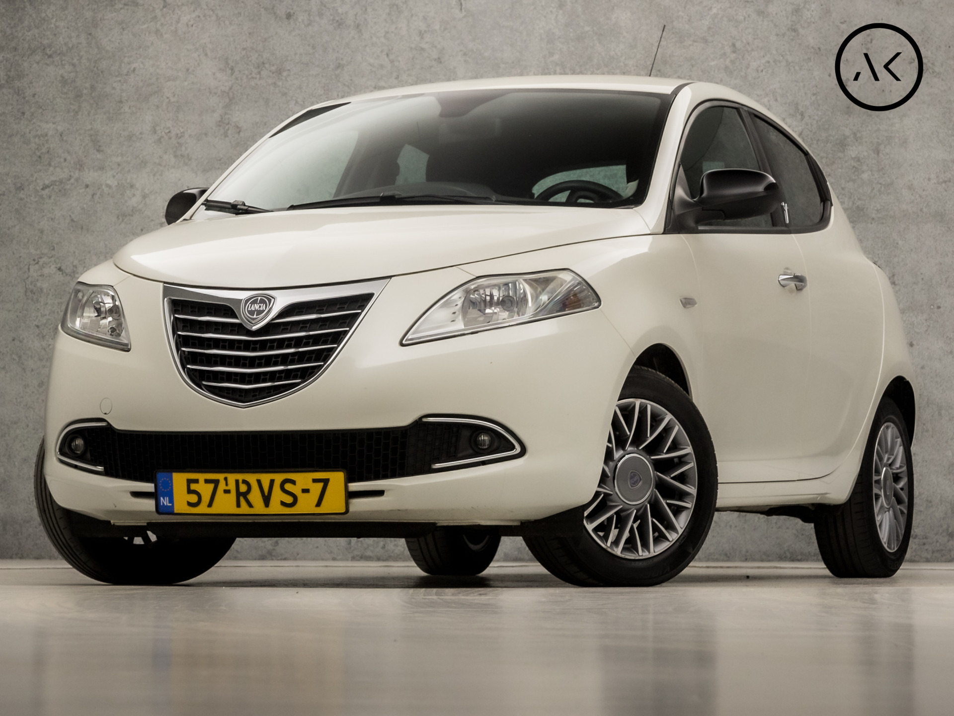 Lancia Ypsilon 0.9 TwinAir Gold Sport (NAP, AIRCO, GETINT GLAS, ALCANTARA, CRUISE, SPORTSTOELEN, PARKEERSENSOREN, LM VELGEN, NIEUWSTAAT)