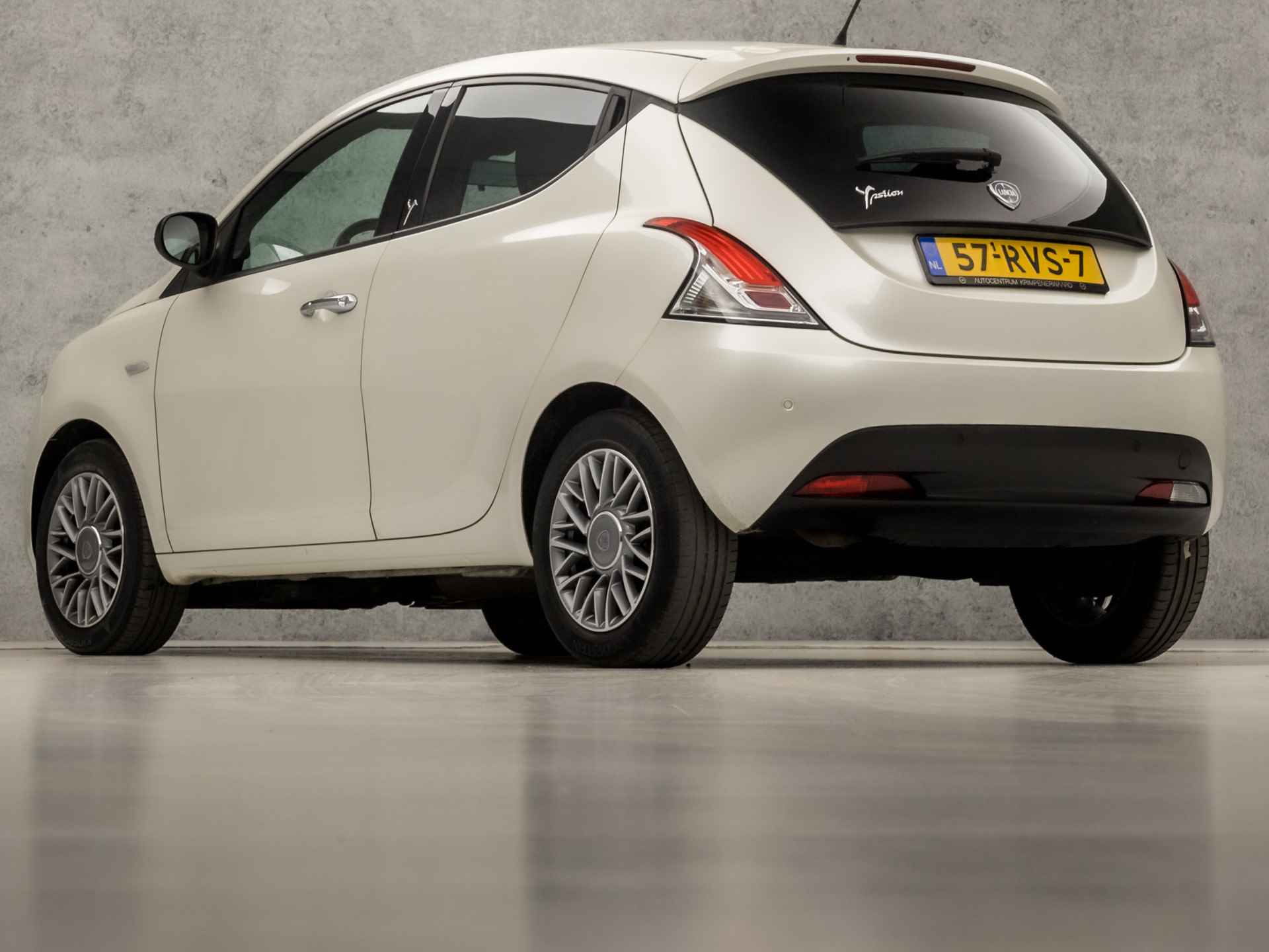 Lancia Ypsilon 0.9 TwinAir Silver (NAP, AIRCO, GETINT GLAS, ALCANTARA, CRUISE, SPORTSTOELEN, PARKEERSENSOREN, LM VELGEN, NIEUWSTAAT) - 3/31