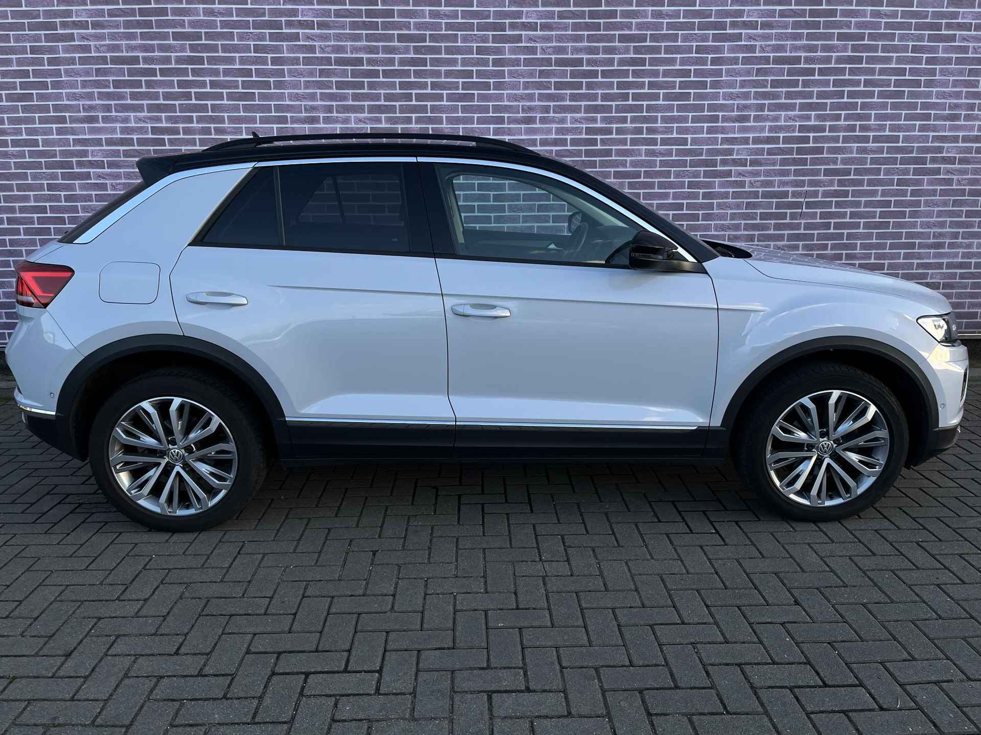 Volkswagen T-Roc 1.5 TSI Style DSG | Navigatie | LED koplampen | PDC | Winterpakket | Adaptieve cruise control | 18 inch velgen - 26/29