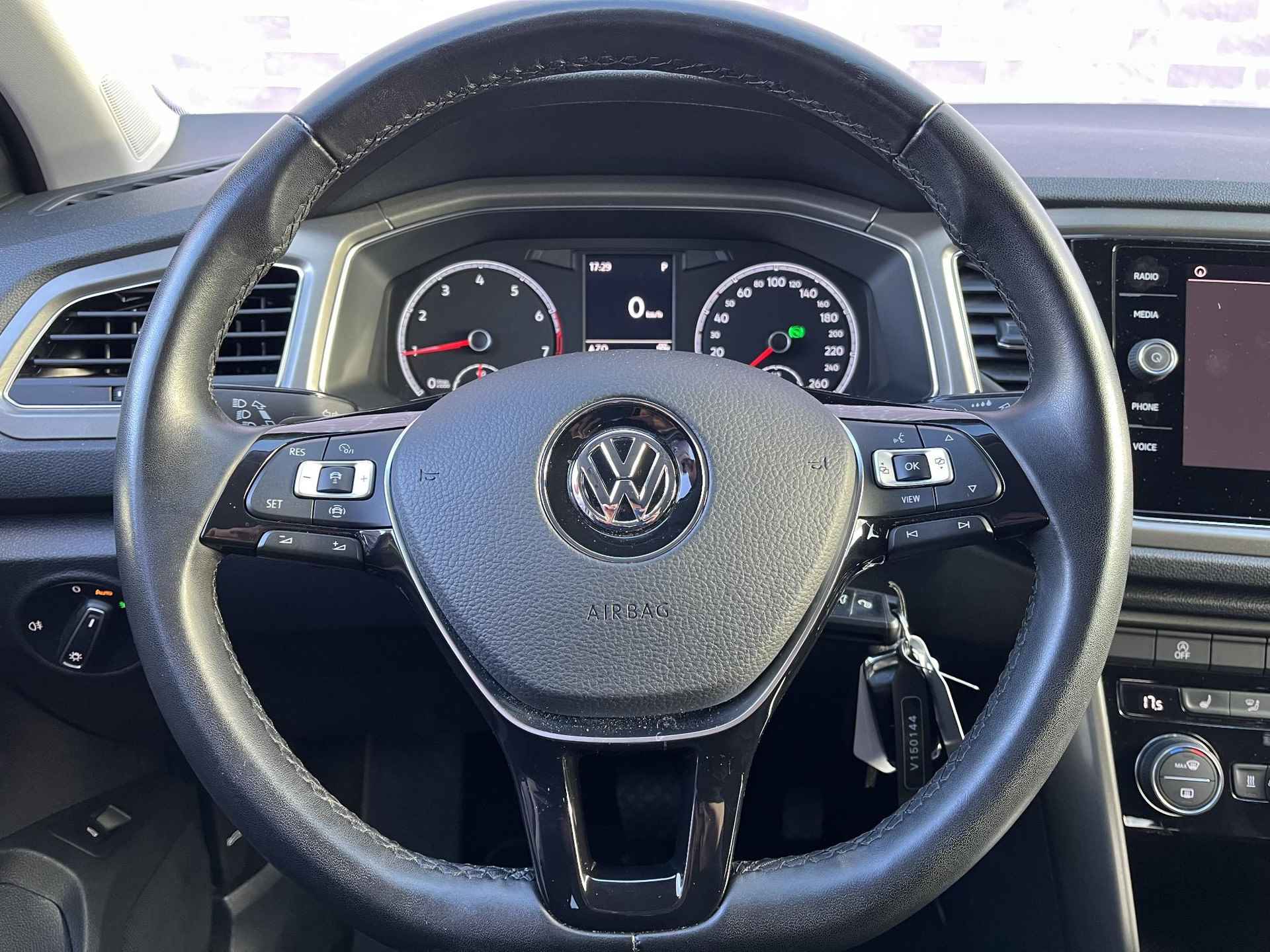 Volkswagen T-Roc 1.5 TSI Style DSG | Navigatie | LED koplampen | Parkeersensoren voor & achter | Stoelverwarming | Adaptieve cruise control | Standkachel - 24/28