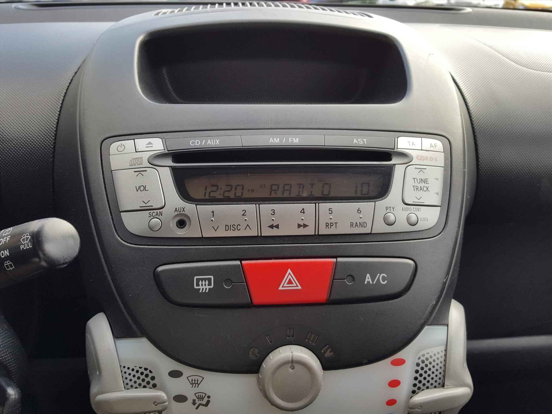 PEUGEOT 107 1.0 68PK 5D Active AIRCO | LED-dagrijverlichting | Elektrische ramen | Centrale vergrendeling | Radio CD-speler | DEALER ONDERHOUDEN! - 18/36