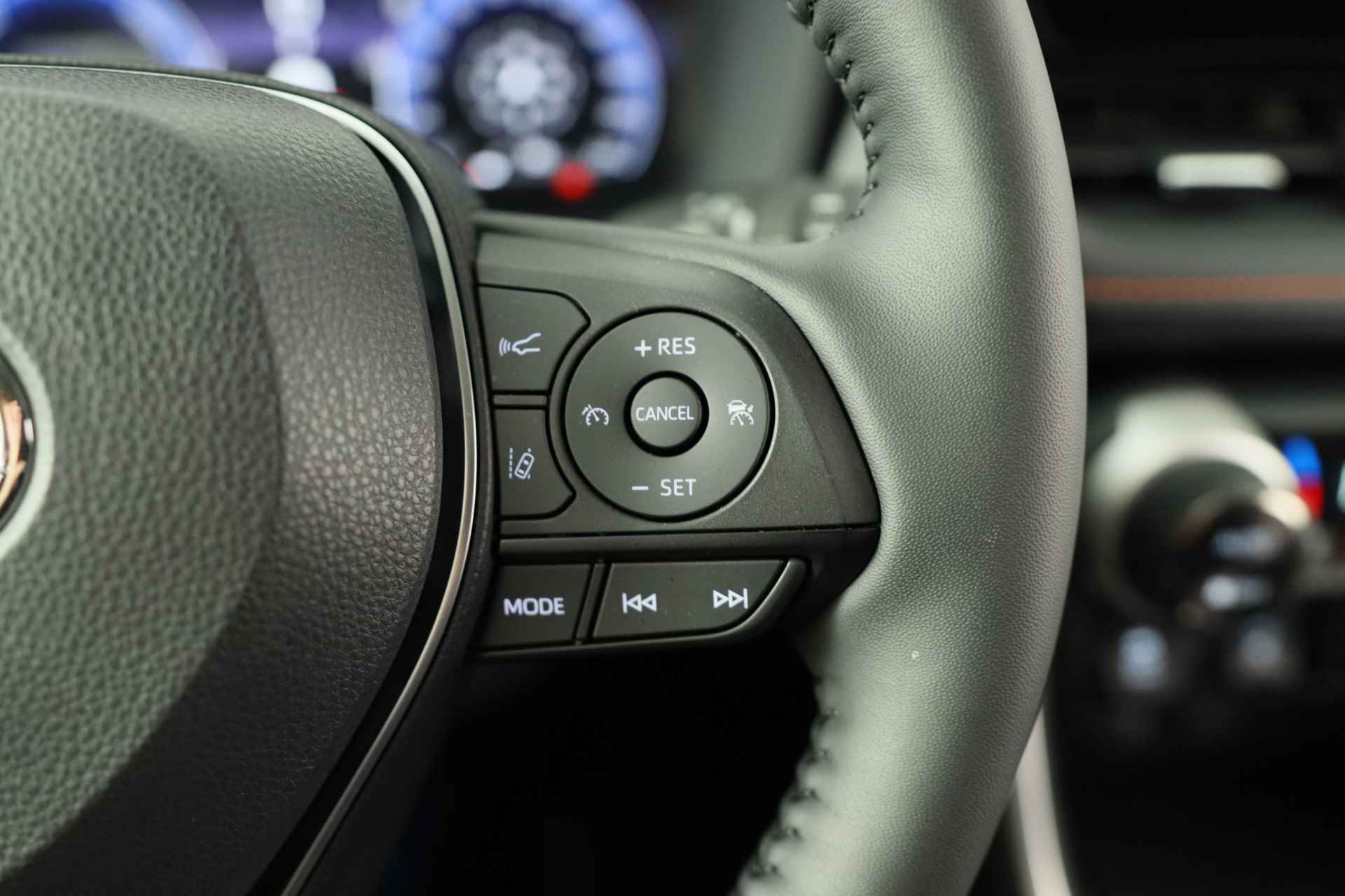 Toyota RAV4 2.5 Hybrid AWD ADVENTURE | Leder | Camera | Climate Control | Stoel-/stuurverwarming | Elektr verstelbare stoel | Elektr achterk - 19/39