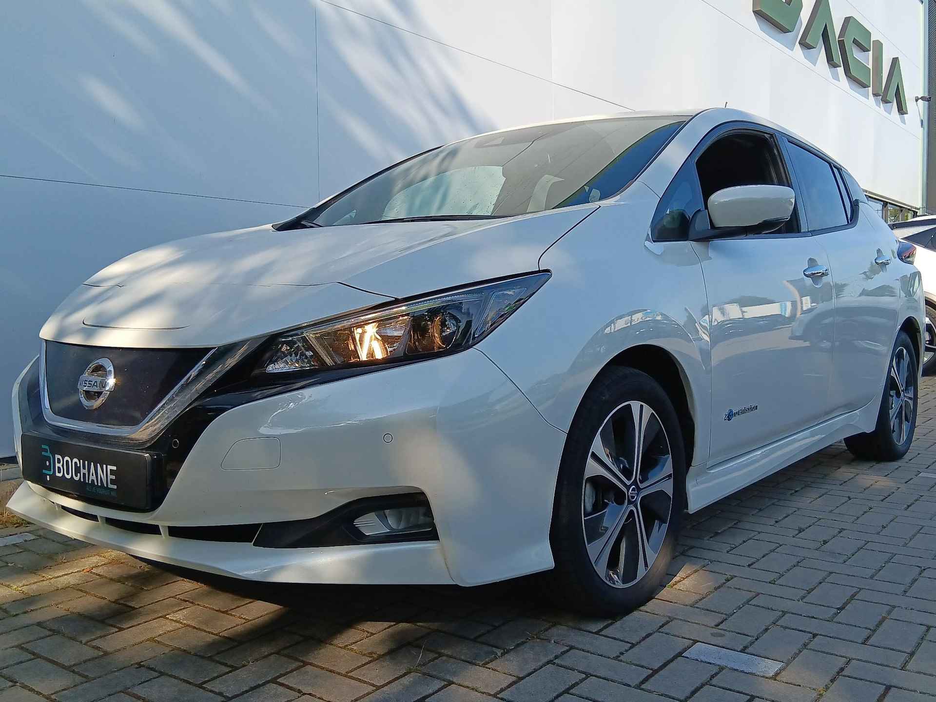 Nissan LEAF 40 kWh N-Connecta Navigatie / Climate Control / Stuurwielverwarming / Achterbankverwarming / Lichtmetalen Velgen / LED / Privacy Glass / LED - 17/27