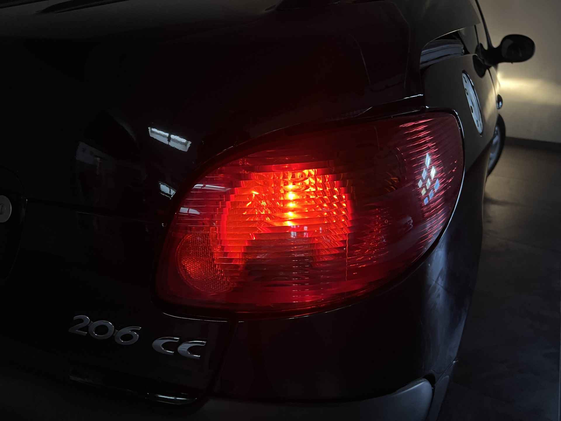 Peugeot 206 CC 1.6-16V Premium✅Cabrio✅Airco✅Climate Control✅Origineel Nederlands✅Leder Bekleding✅Zwart✅NAP✅ - 21/51