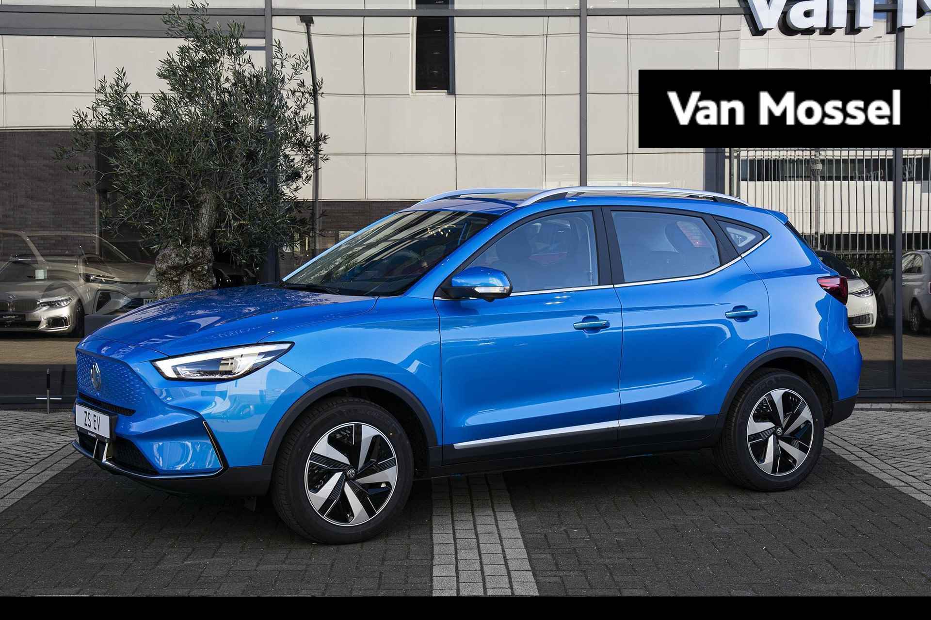 MG ZS EV Long Range Luxury 70 kWh ACTIE voorraad registratiekorting / Subsidie particulier € 2.000,= - 1/11