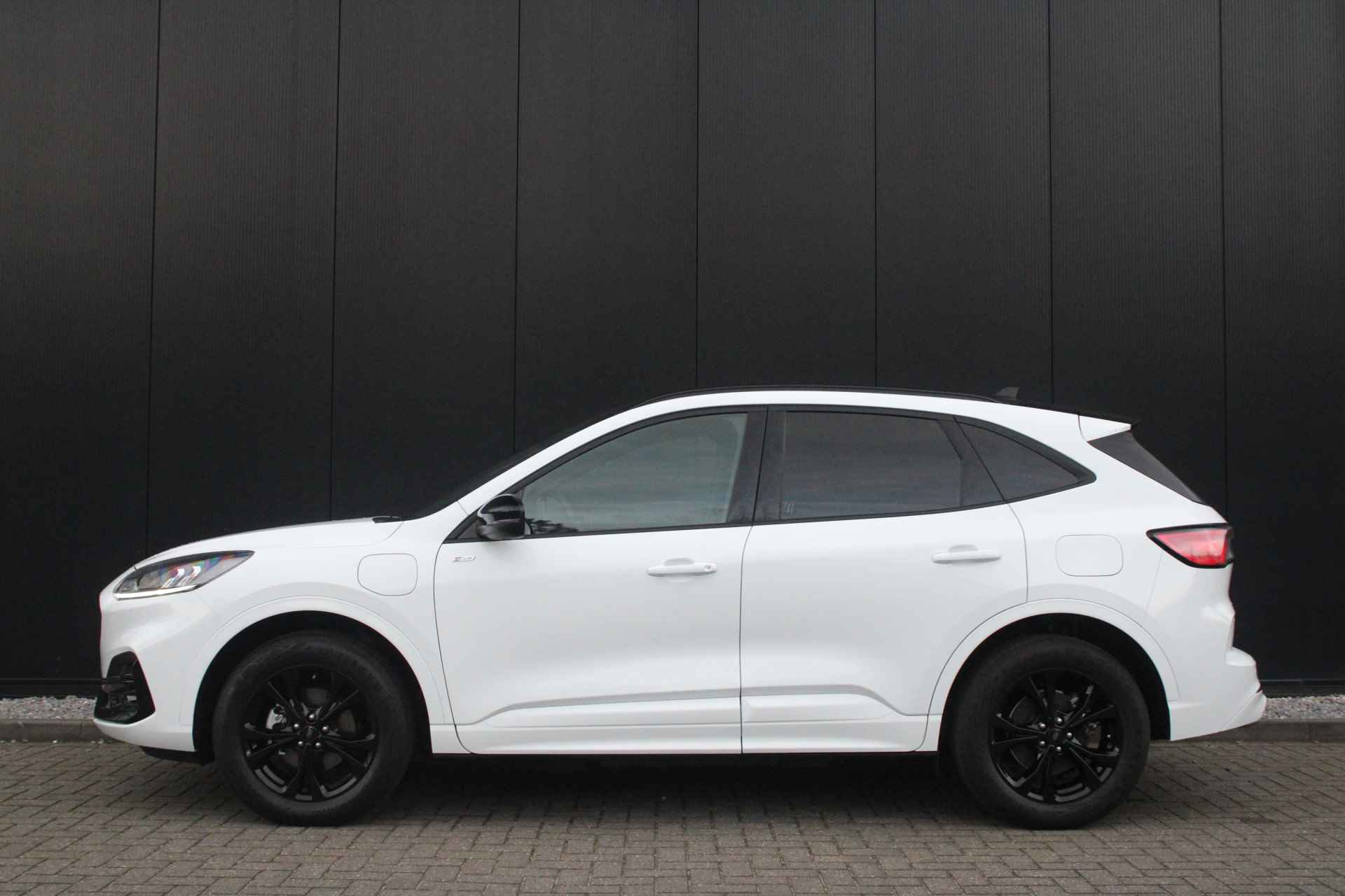 Ford Kuga 2.5 PHEV ST-Line | Black-Edition! | Camera | Standkachel | Dealer Onderhouden | Apple Carplay / Android Auto | Draadloos opladen - 3/44