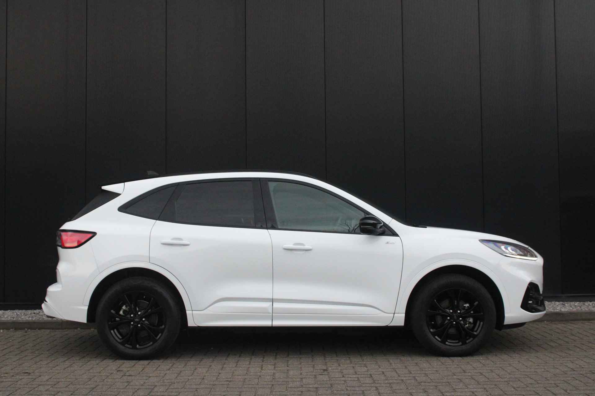 Ford Kuga 2.5 PHEV ST-Line | Black-Edition! | Camera | Standkachel | Dealer Onderhouden | Apple Carplay / Android Auto | Draadloos opladen - 4/44